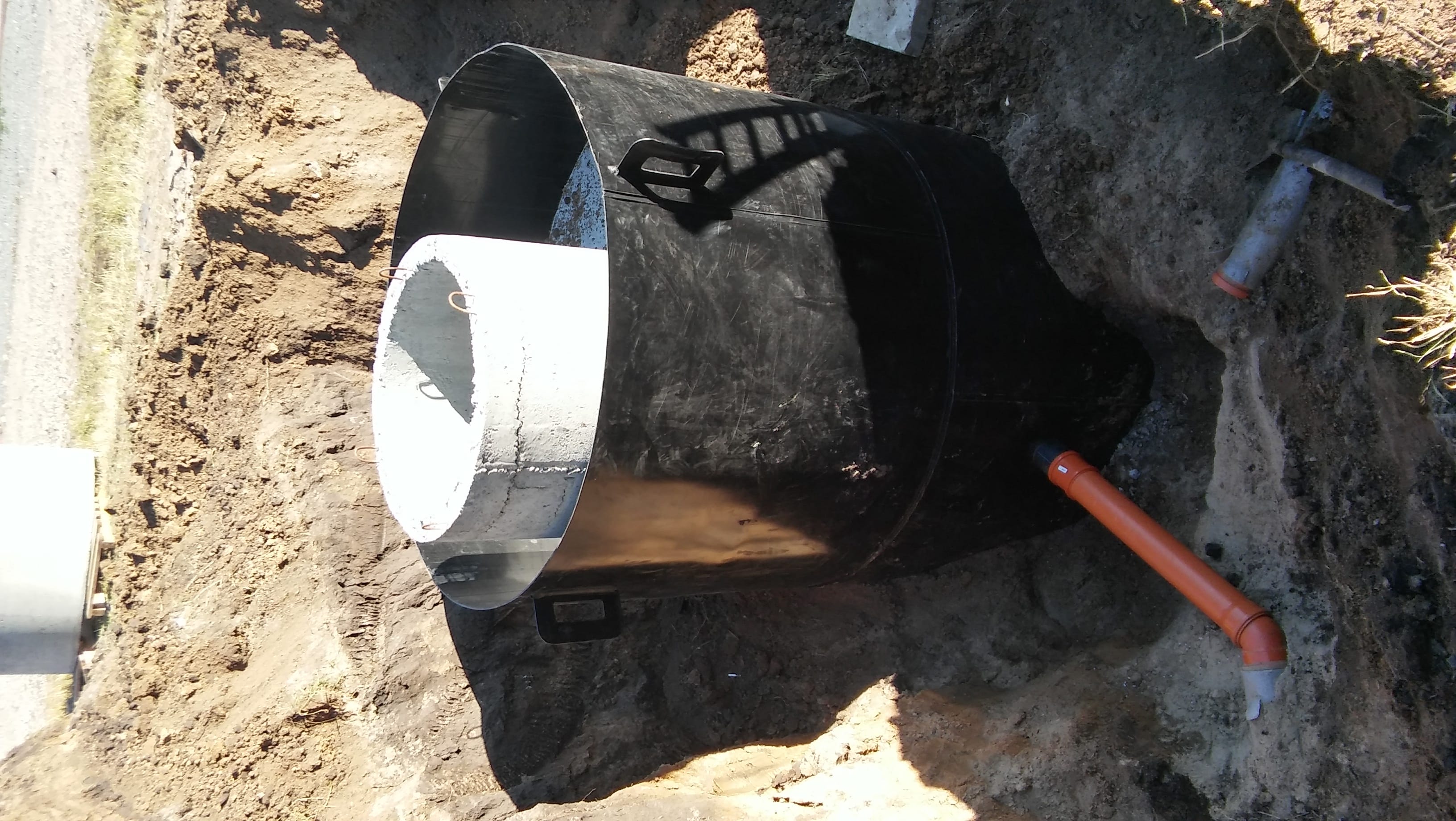 Выгребная яма из ЖБИ колец с пластиковым стаканом — фото 5