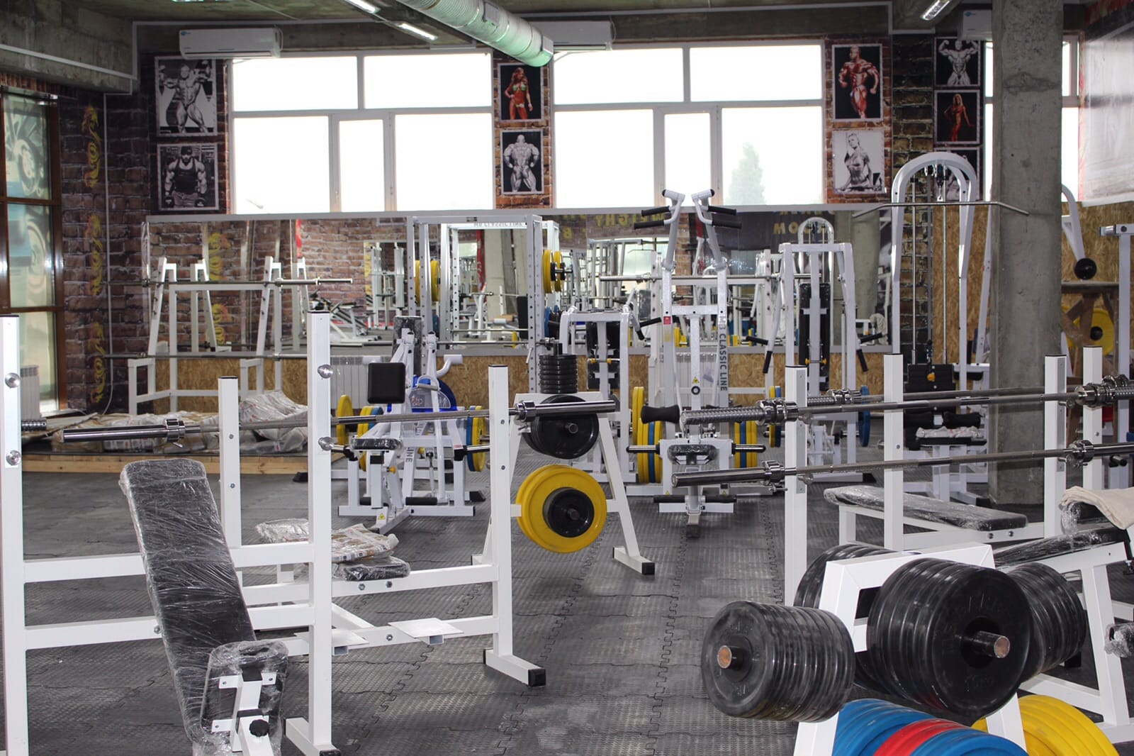 Недорогая резиновая плитка для спортивного зала Резиплит -11 — фото 2