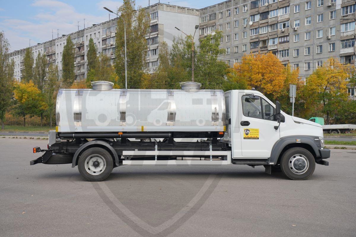 Макшина автоцистерна  молоковоз  на  5 кубов (50000 литров) Цистерна  на  базу  Газон Некст 10 тонн