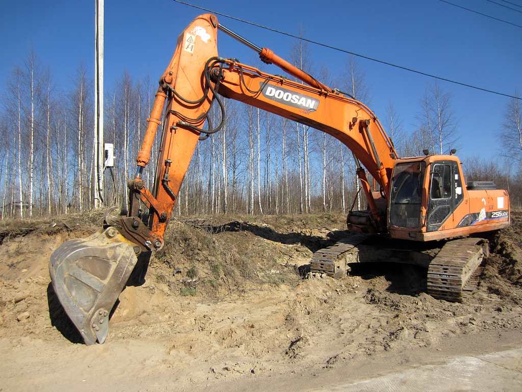 Гусеничный экскаватор Doosan 255, 2011 г, 2 ковша + молот — фото 3