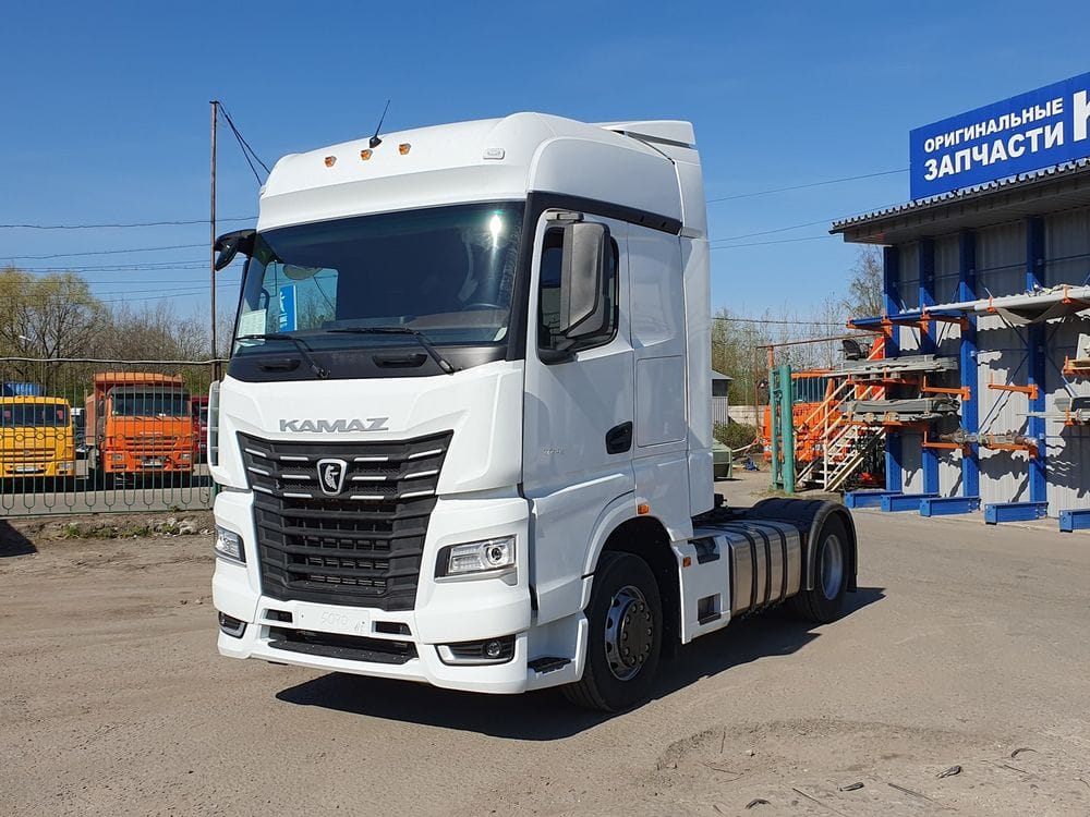 седельный тягач KAMAZ 54901-70022-CА для буксировки полуприцепов для опасных грузов