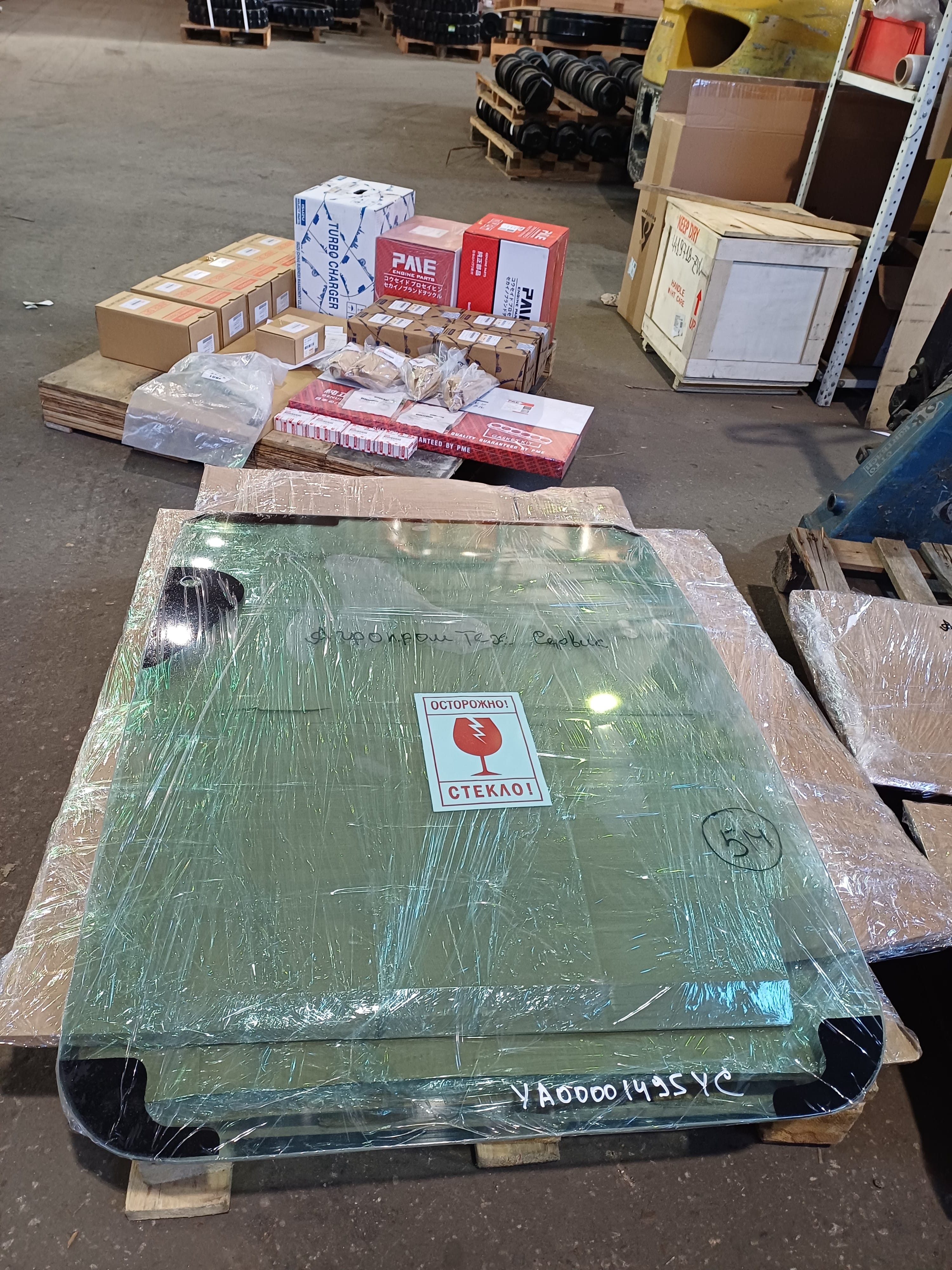 YA00001495 Cтекло верхнее лобовое Корея для экскаваторов Hitachi ZX130-5G, ZX160LC-5G, ZX180LC-5G, ZX200-5G, ZX240-5G, ZX280-5G, ZX330-5G, ZX470-5G — фото 2