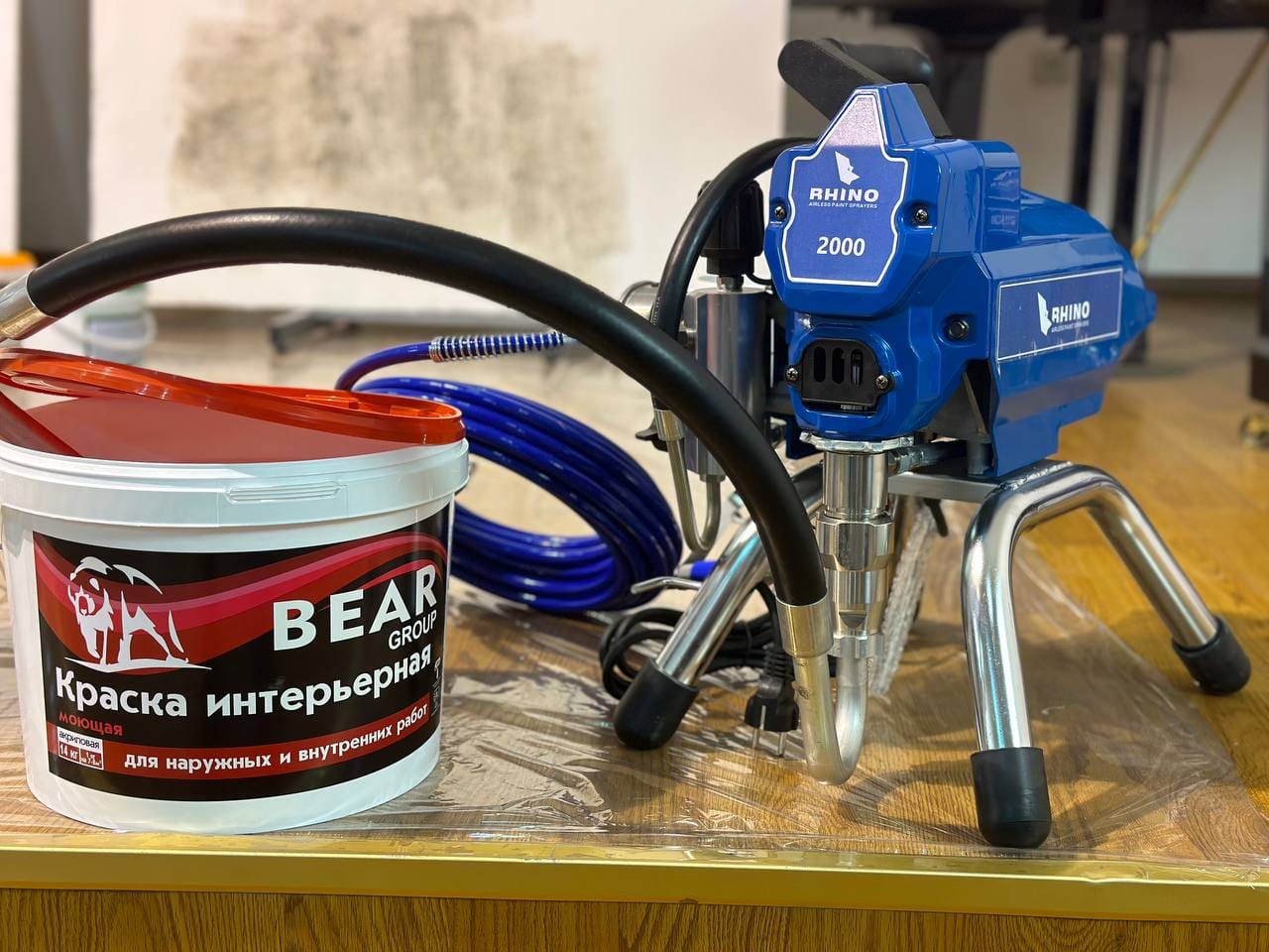 Безвоздушный окрасочный аппарат RHINO 2000