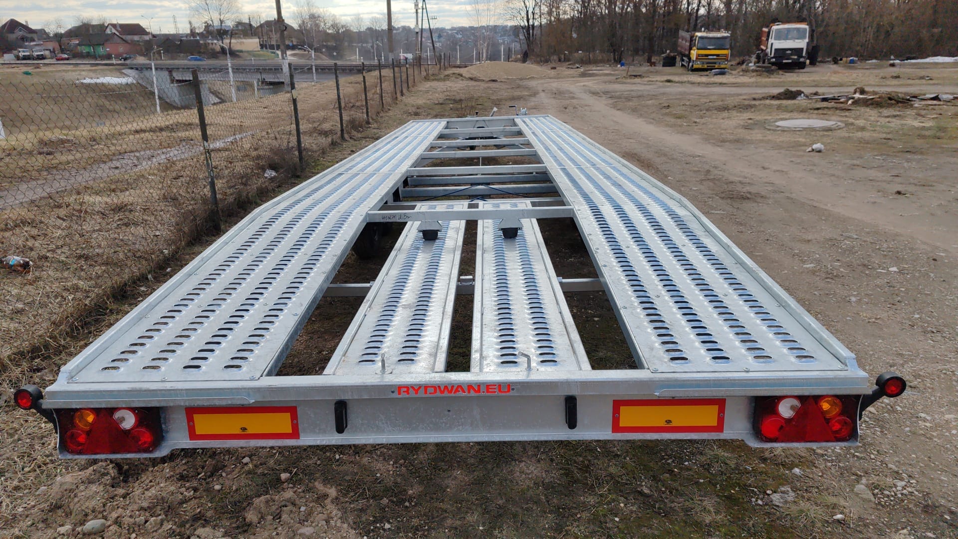 Прицеп автовоз трехосный на 2 авто до 3500кг. — фото 2