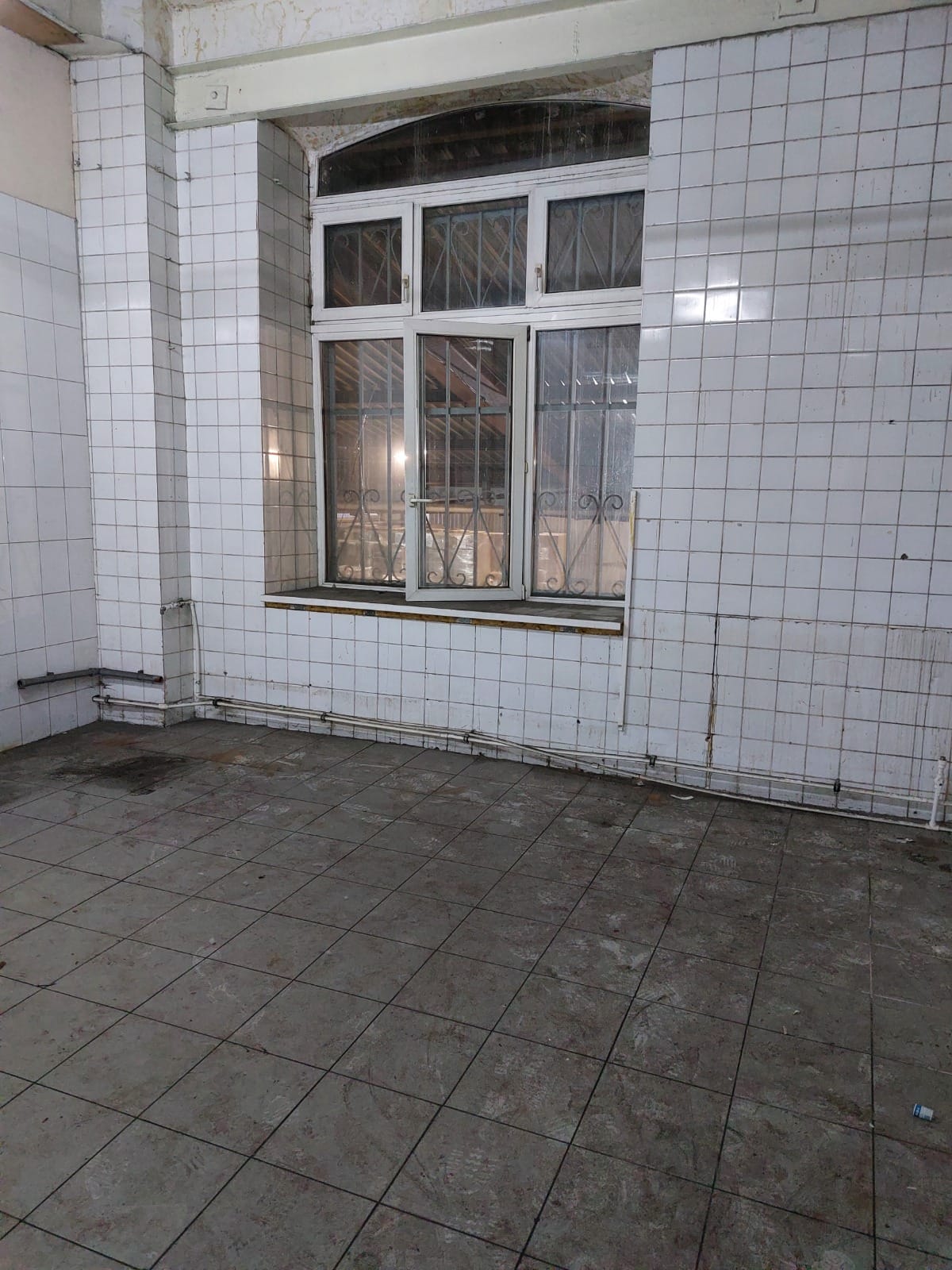 Под лёгкое или пищевое производство, косметику, лабораторию или склад.