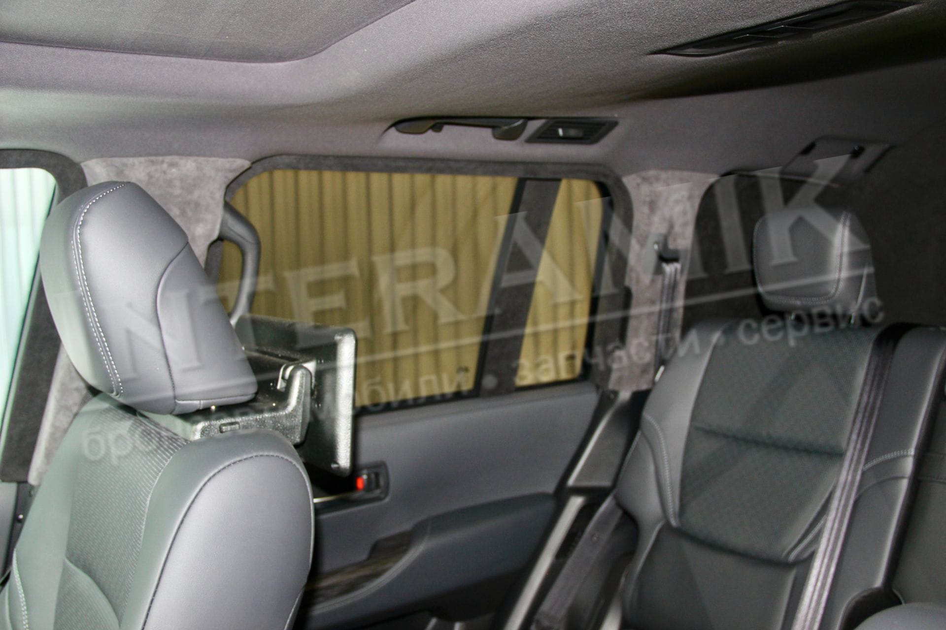 Toyota Land Cruiser 300 бронированный (B6&amp;amp;amp;amp;amp;#x2F;В7)                  В НАЛИЧИИ — фото 7