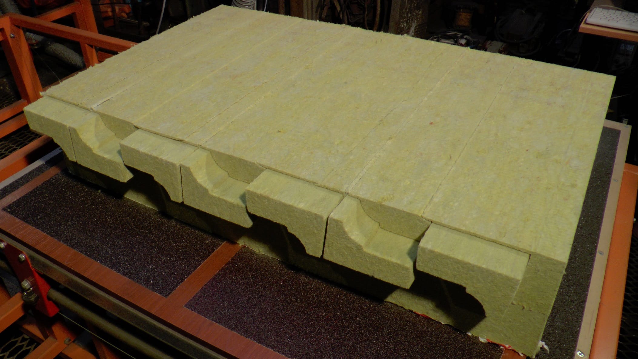 Станки с ЧПУ для резки минплиты,  поролона,  пеностекла и других материалов — фото 3