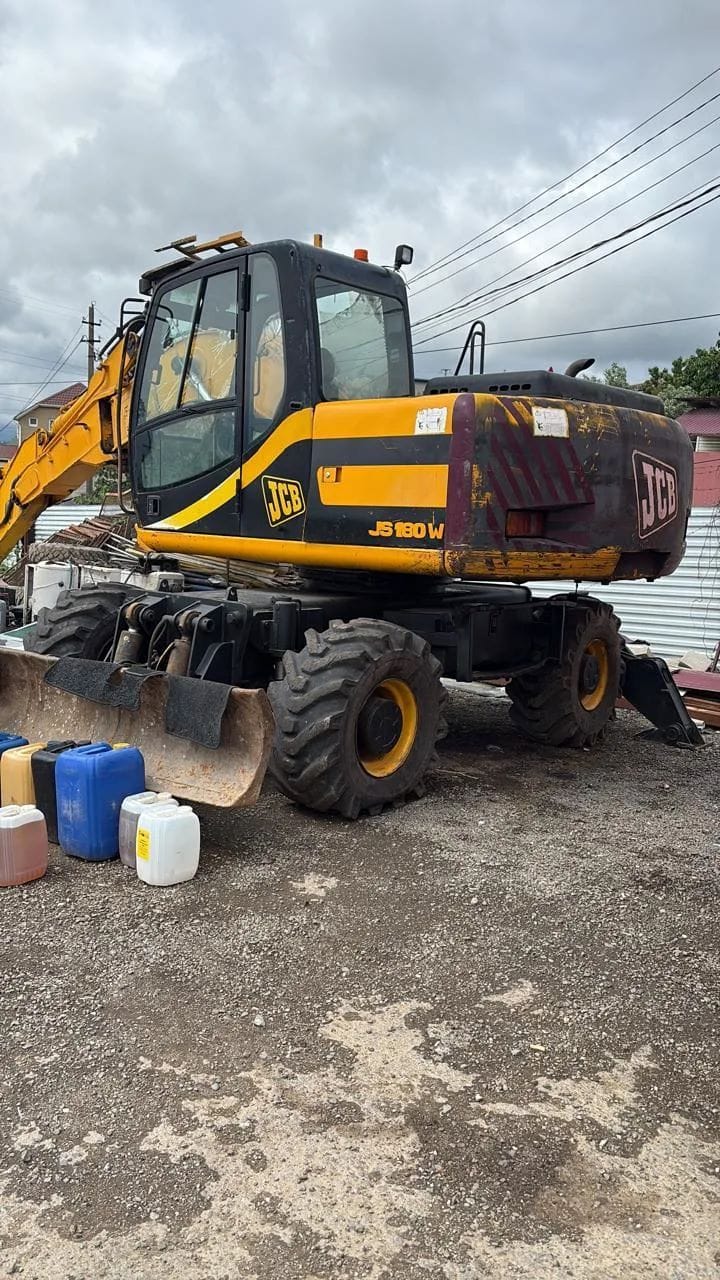 Колёсный экскаватор JCB JS 130W — фото 4