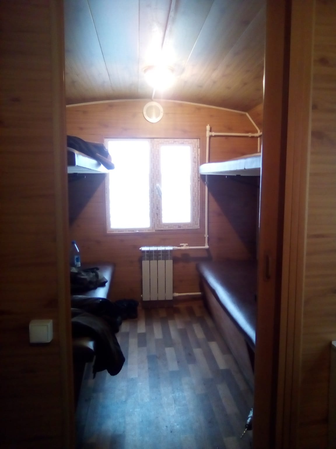 Вагончик на санях, теплушка. — фото 3