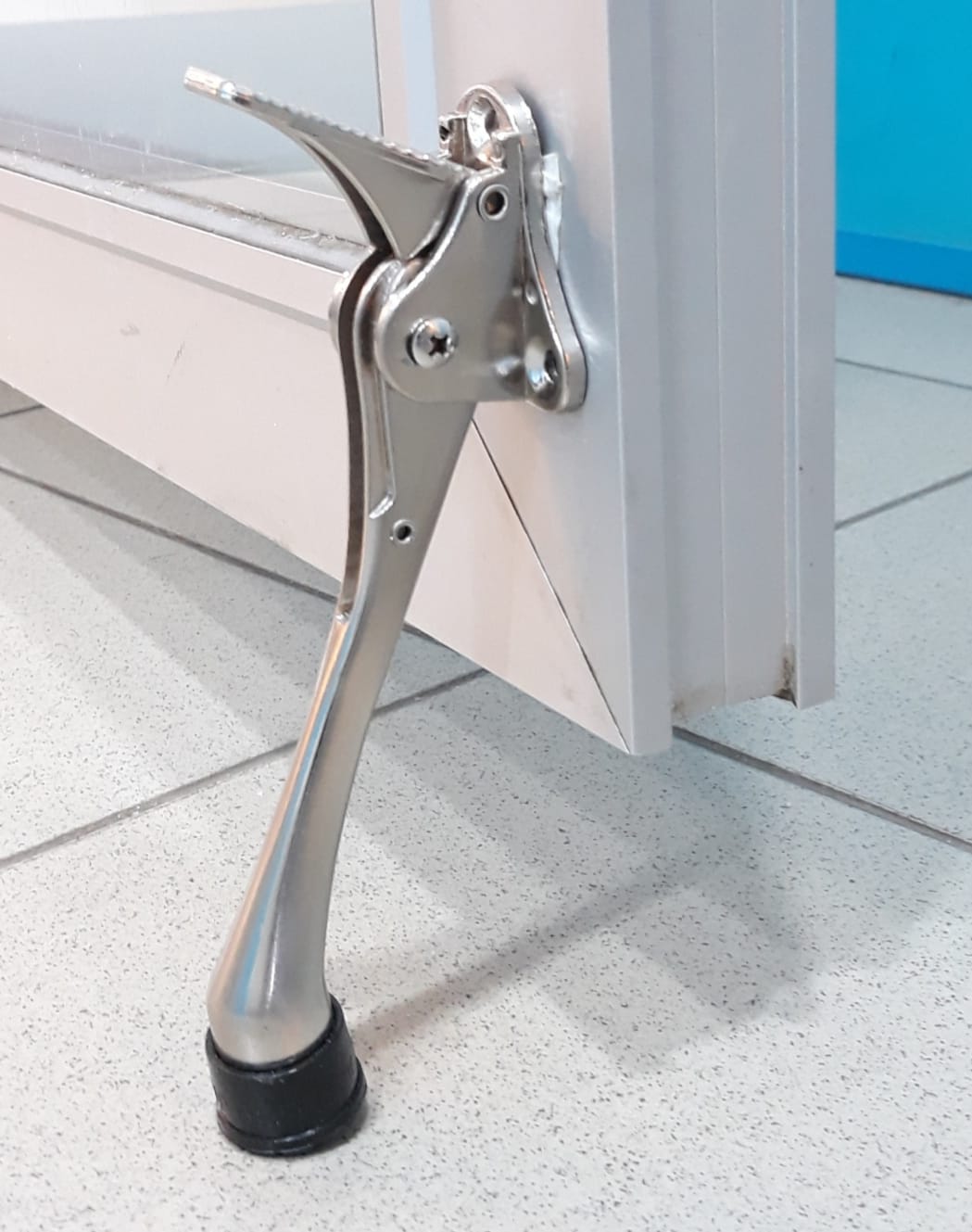 Фиксатор тяжёлой двери Козья ножка 115мм.С педалью Цвет : сталь, золото,  бронза, медь