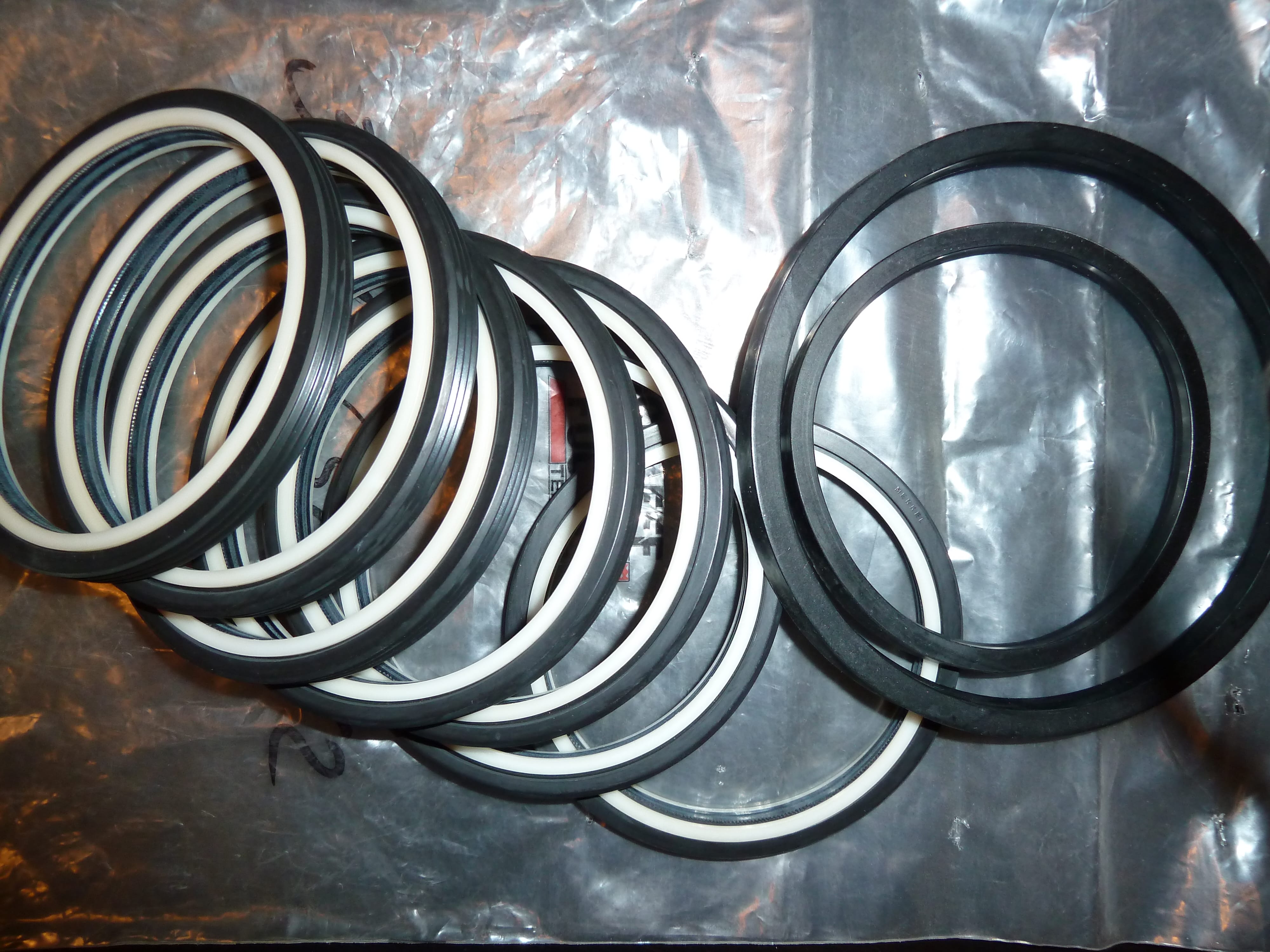 Уплотнения для гидравлических цилиндров и ротаторов. — фото 2