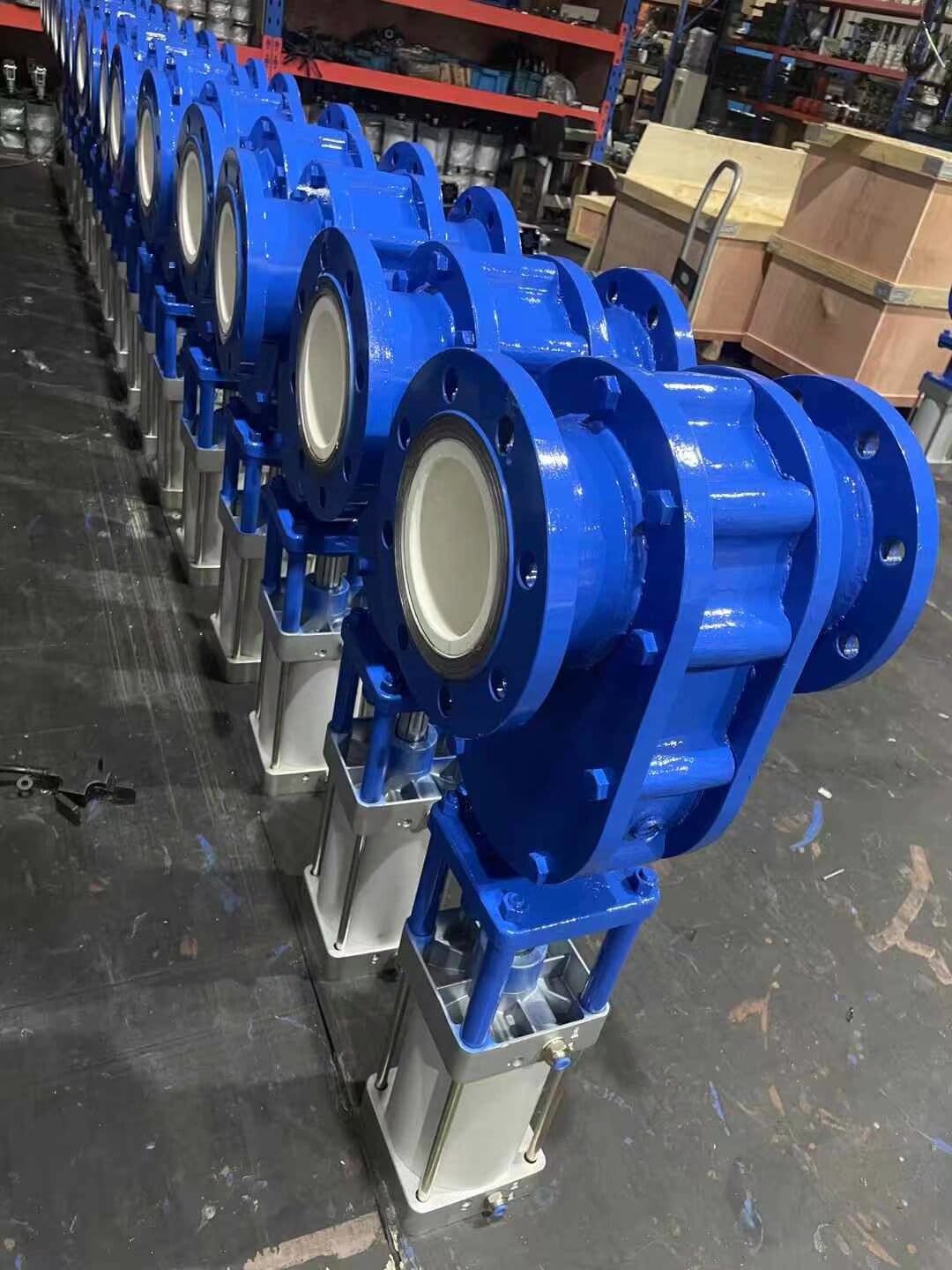 Задвижка двухдисковая межфланцевая с керамическим уплотнением с пневмоприводом