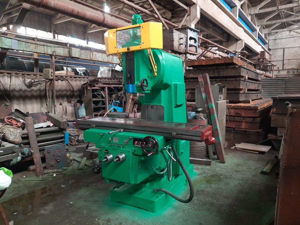 Вертикально=фрезерный станок 6Р13