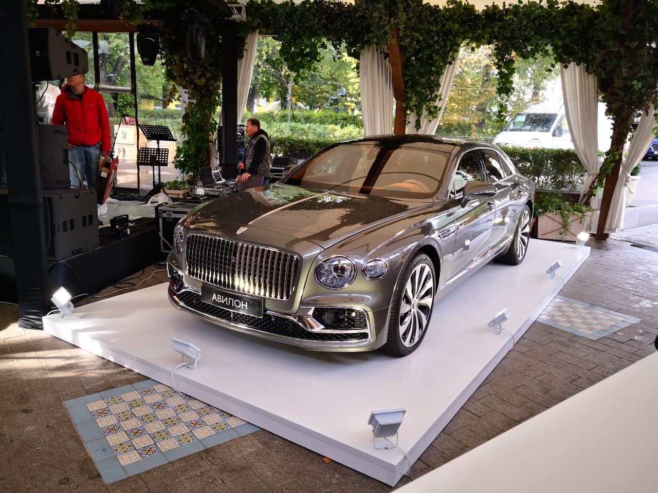 Аренда автомобильных подиумов — фото 8