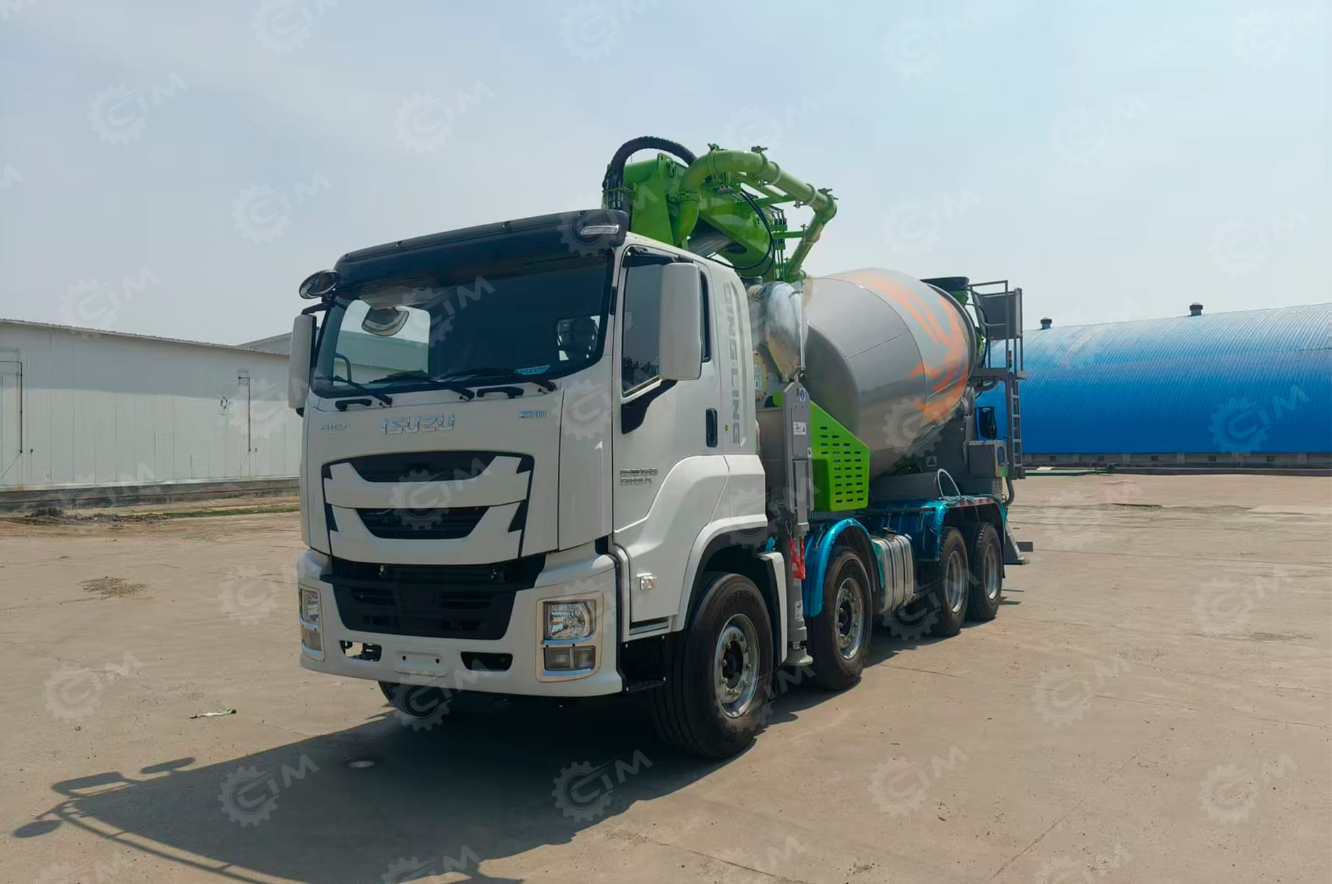 Автобетоносмеситель на шасси ISUZU 8x4, бочка 9м3 с распределительной стрелой 36м и насосом