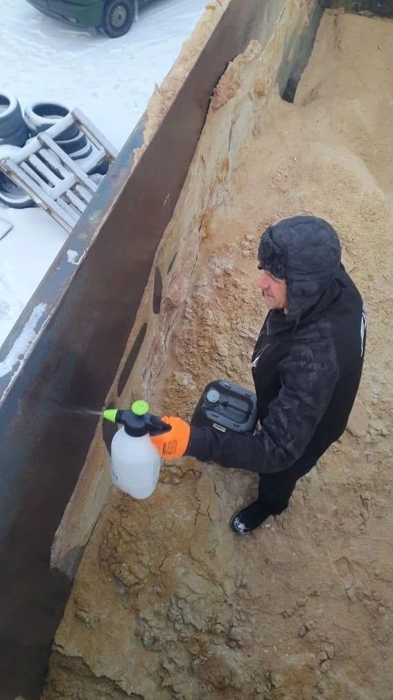 Антигололедный реагент МОНОМЕР для грузовых тонаров чтобы не примерзал песок,грунт,гравий к металлической поверхности кузова грузовика. — фото 7