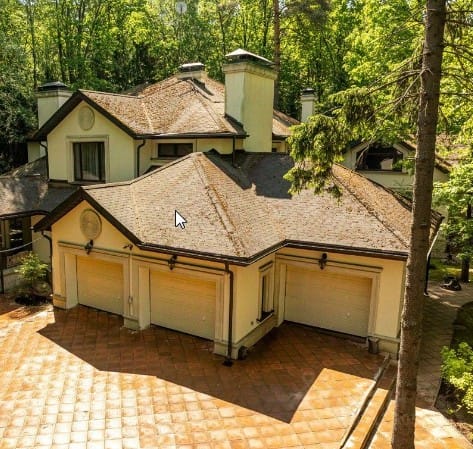 Продаю усадьбу в Подмосковье 1050 кв. м.  с участком 26 сот..  13 км.  От МКАД.