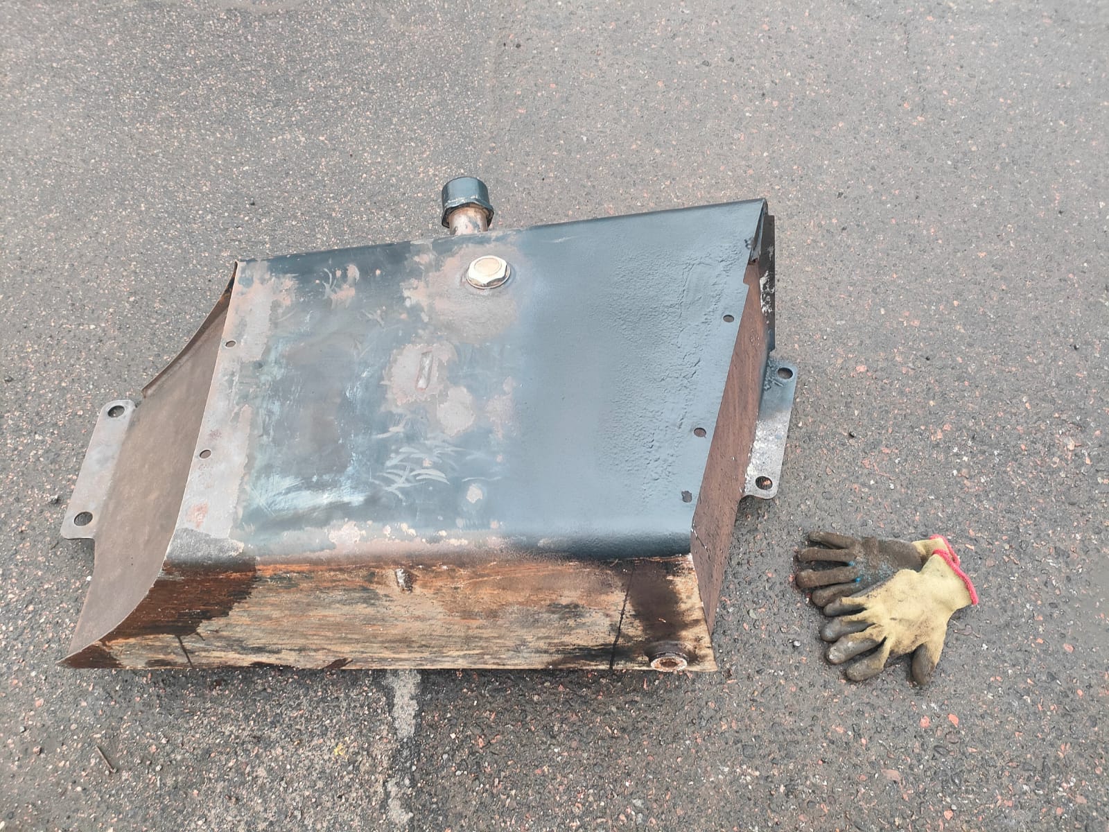 Ремонт гидравлических баков железных, пластиковых в Санкт-Петербурге