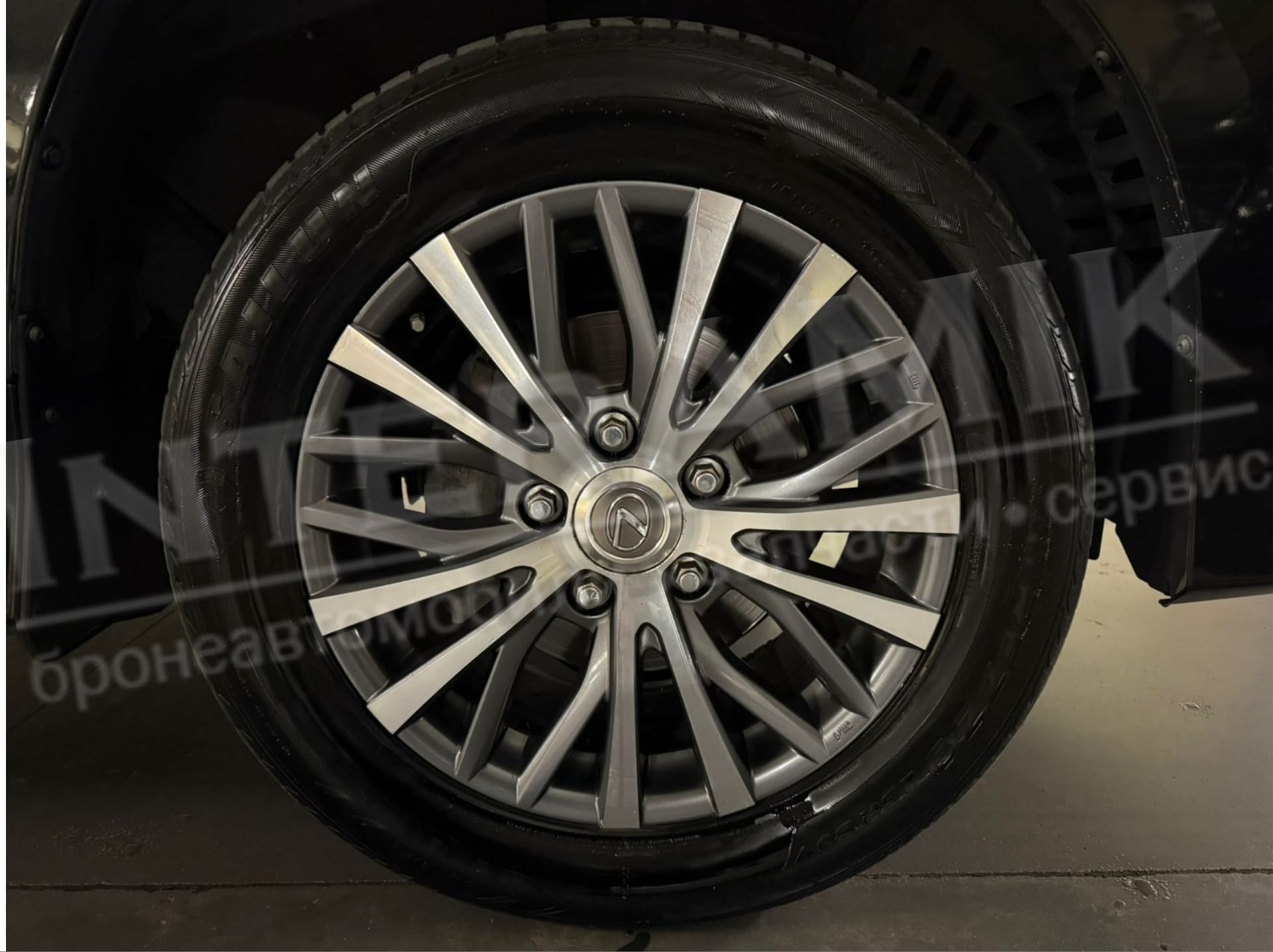 Lexus LX 570 бронированный (В6&amp;amp;amp;amp;amp;#x2F;В7) 2017г. — фото 7