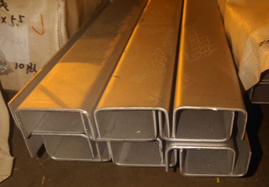 Швеллер  нержавеющий гнутый  20х40х20х3.0 AISI 304 U-профиль