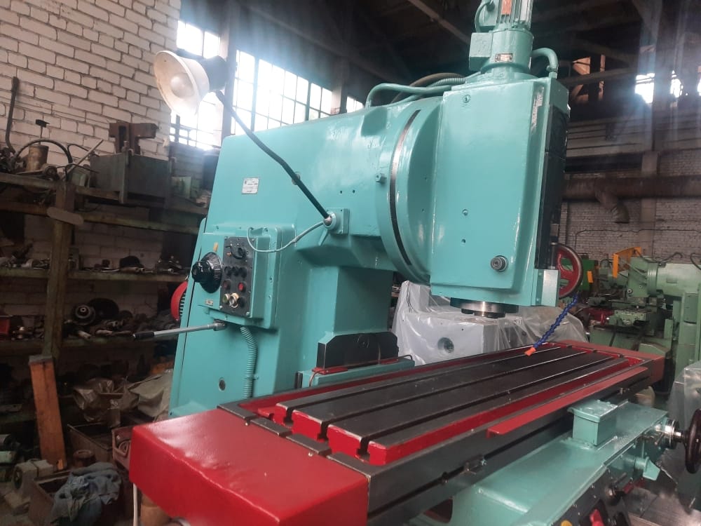 Вертикально-фрезерный станок 6Т13-35