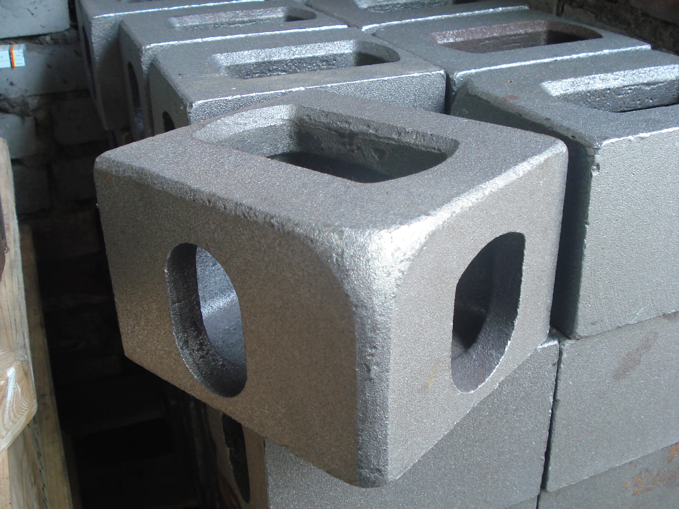 Угловые контейнерные фитинги