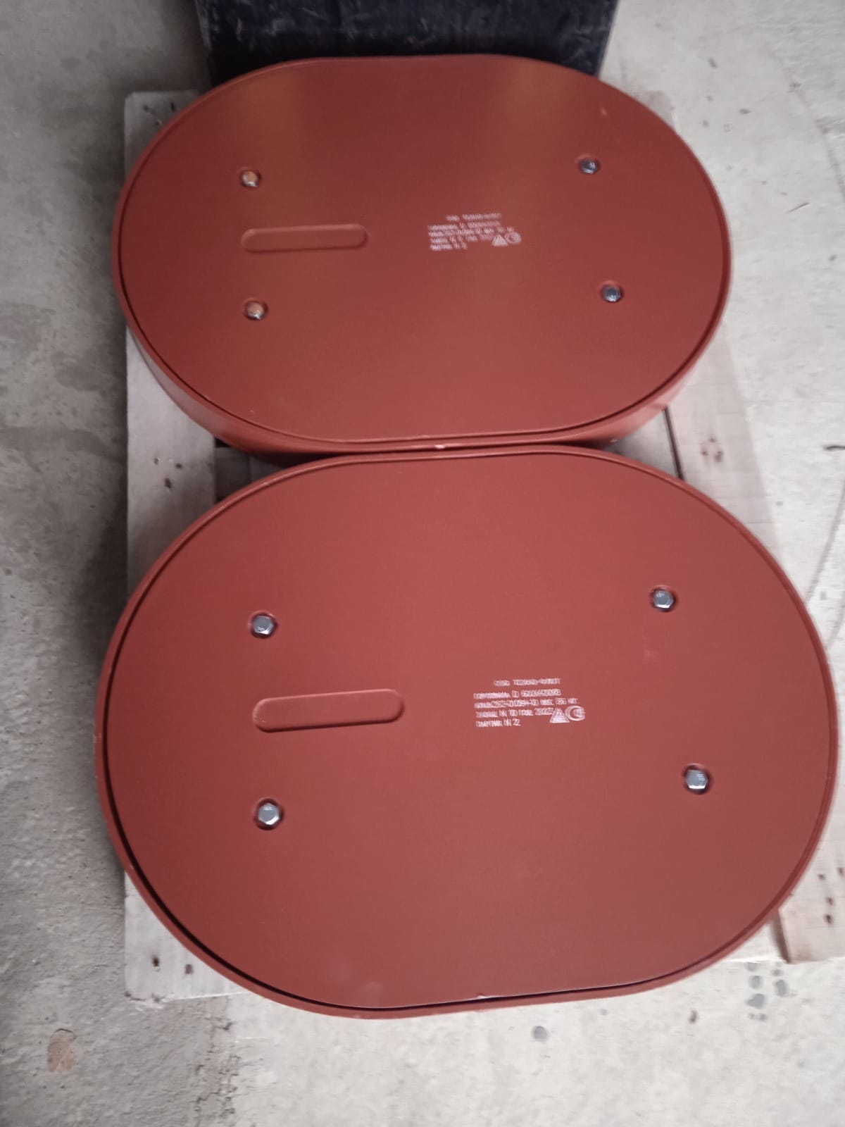 Горловины судовые Тип D (крышка горловины типа В,   потайной комингс,   верхняя крышка,   шпильки)