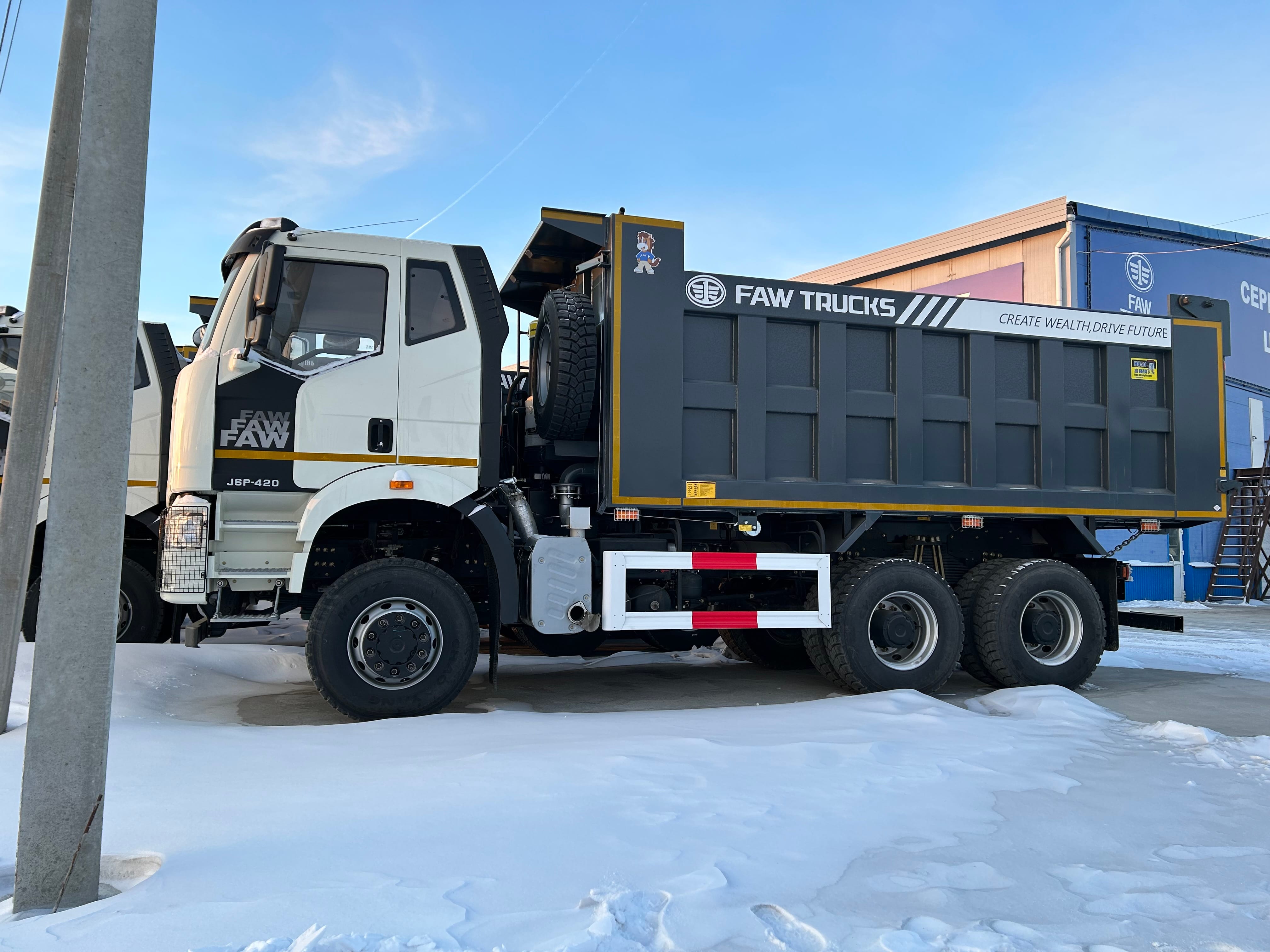 Новый самосвал FAW 6x6, 2023г, двигатель 420 л.с, с дополнительным топливным фильтром, обычный кузов, модель CA3250P66K24L1TE5-420л.с, V кузова – 20 м.куб.