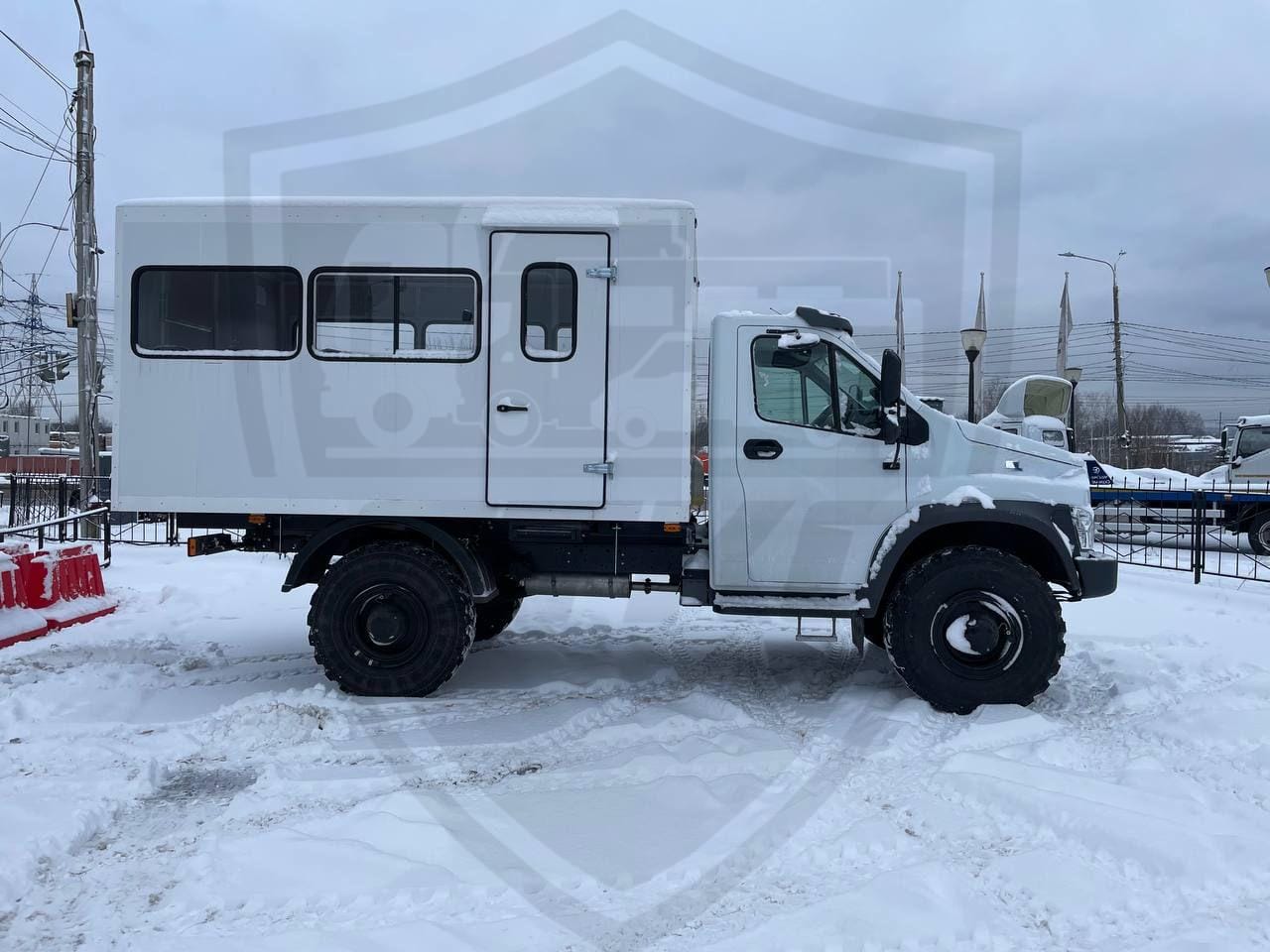 Вахтовый автобус  4х4,  фургон вахтовый с  установкой  на  Садко Некст