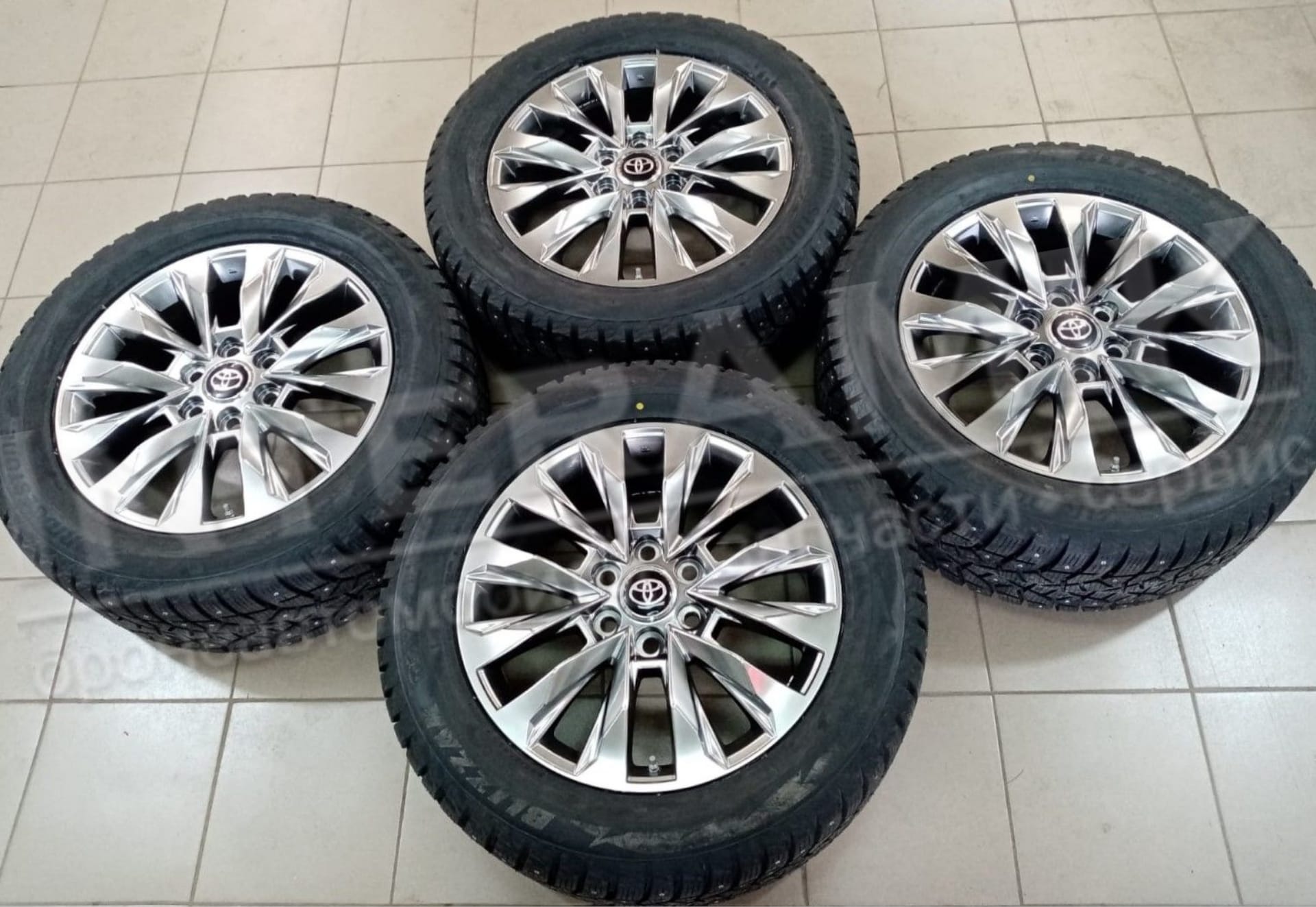 Бронированные колеса для TOYOTA LAND CRUISER 300 (TLC300) — фото 3