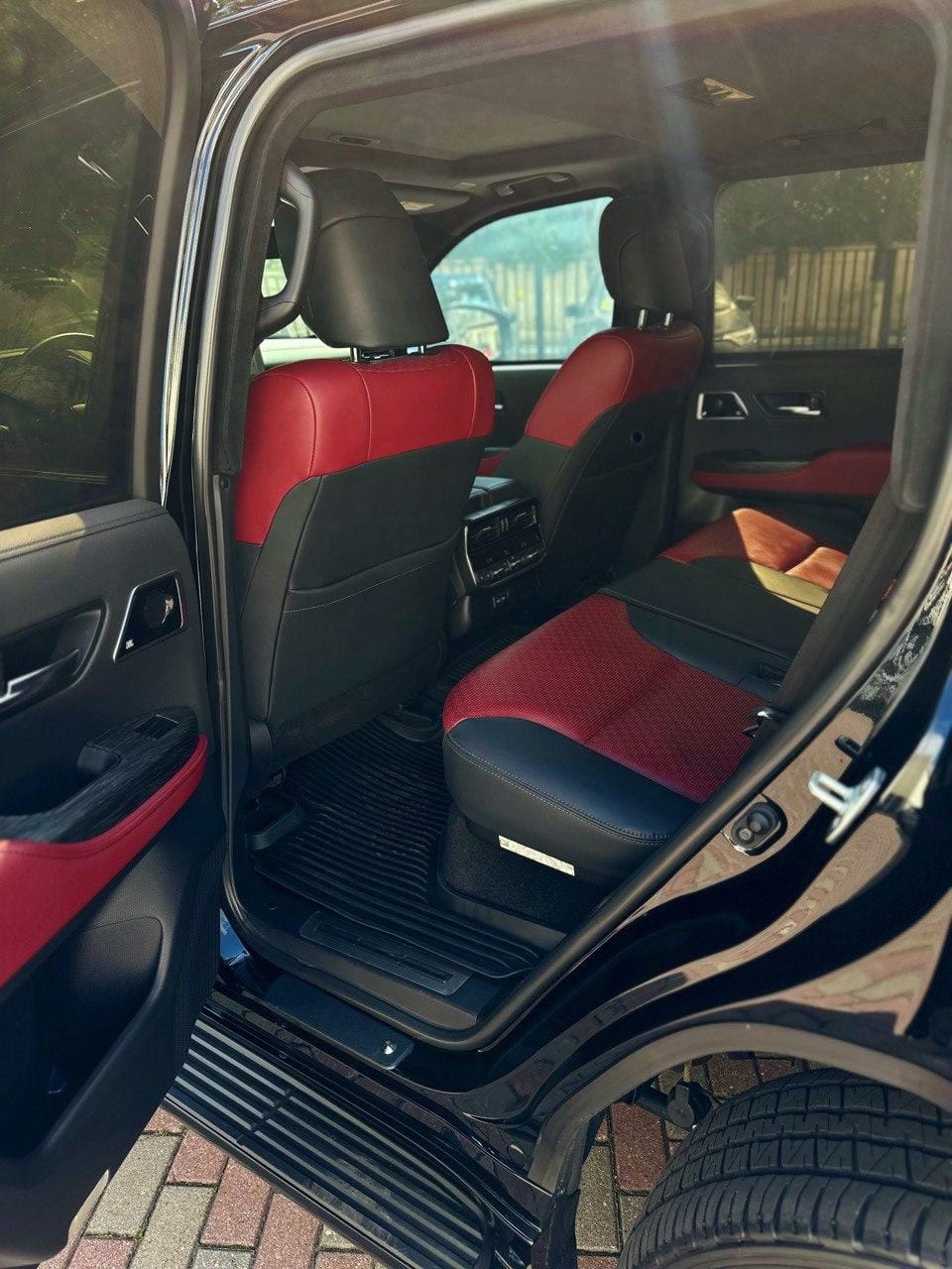 Бронированный Toyota Land Cruiser 300 (B6/В7)  2021 г. — фото 2