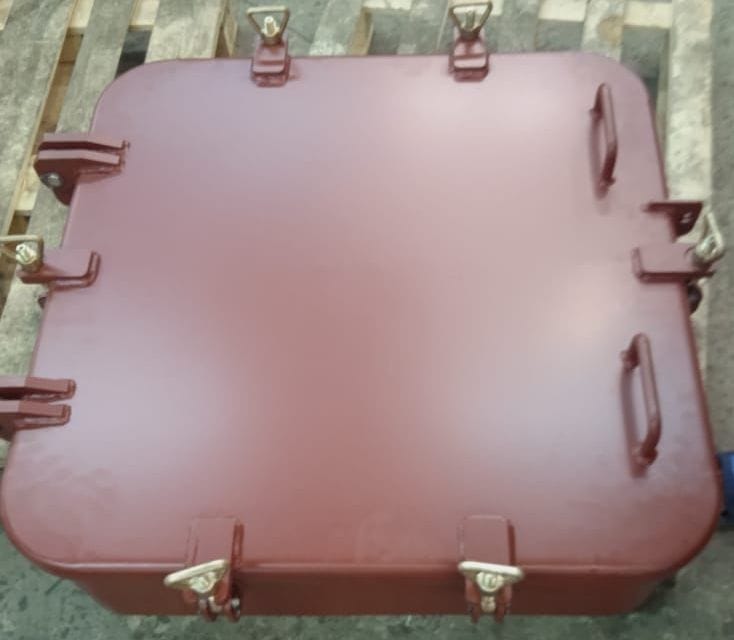 Крышка судовая 630*630 и  830*830 на барашках плоская — фото 3