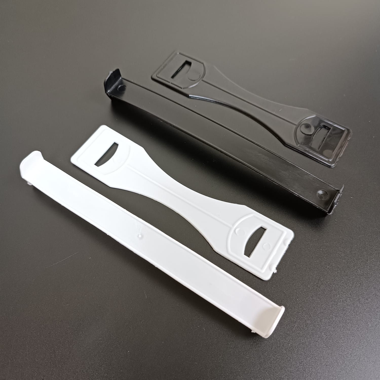 Пластиковая сборная ручка для гофротары (ручка с подложкой) оптом