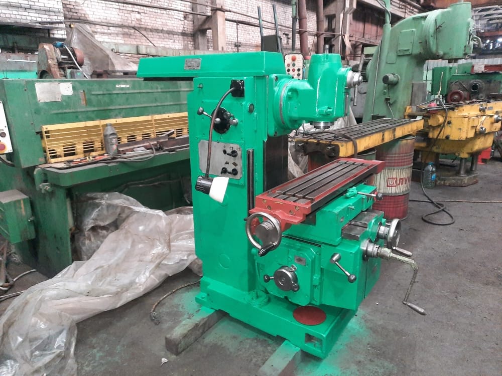 Станок фрезерный 6Р80 с вертикальной головой