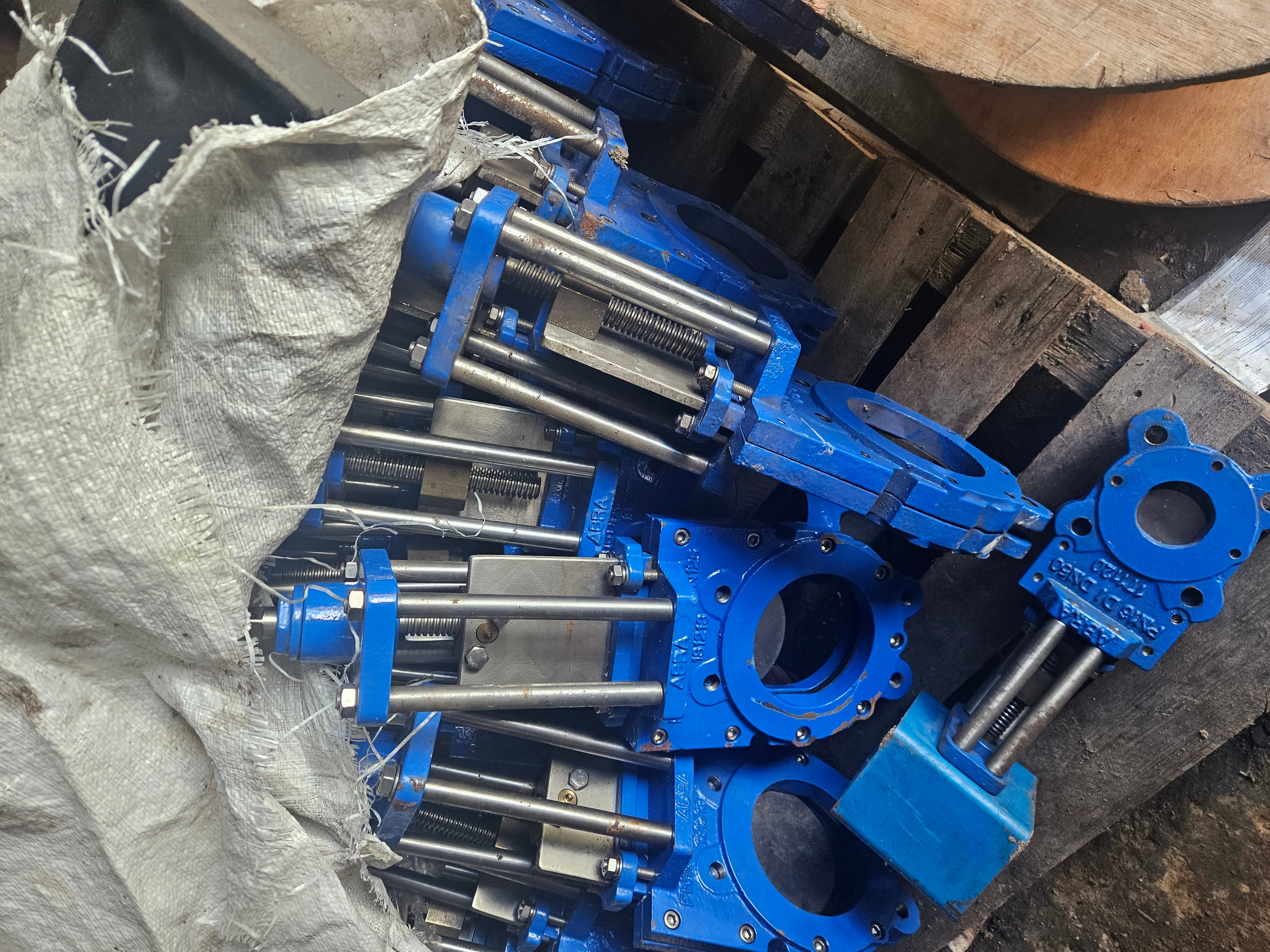 Куплю задвижки Ду 50 - 800мм УЗТПА Tecofi Abra ADL Гаджиев МЗВ Китай дорого бу новые Звоните тел 89040122390 алексей