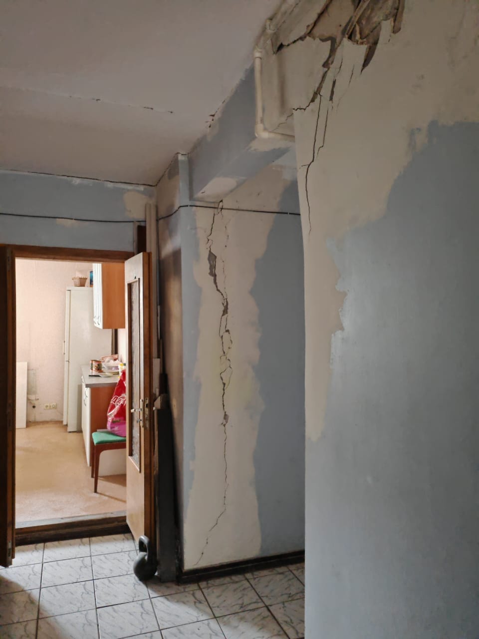 Усиление фундамента здания, дома, пристройка, забор при трещинах на стене — фото 2