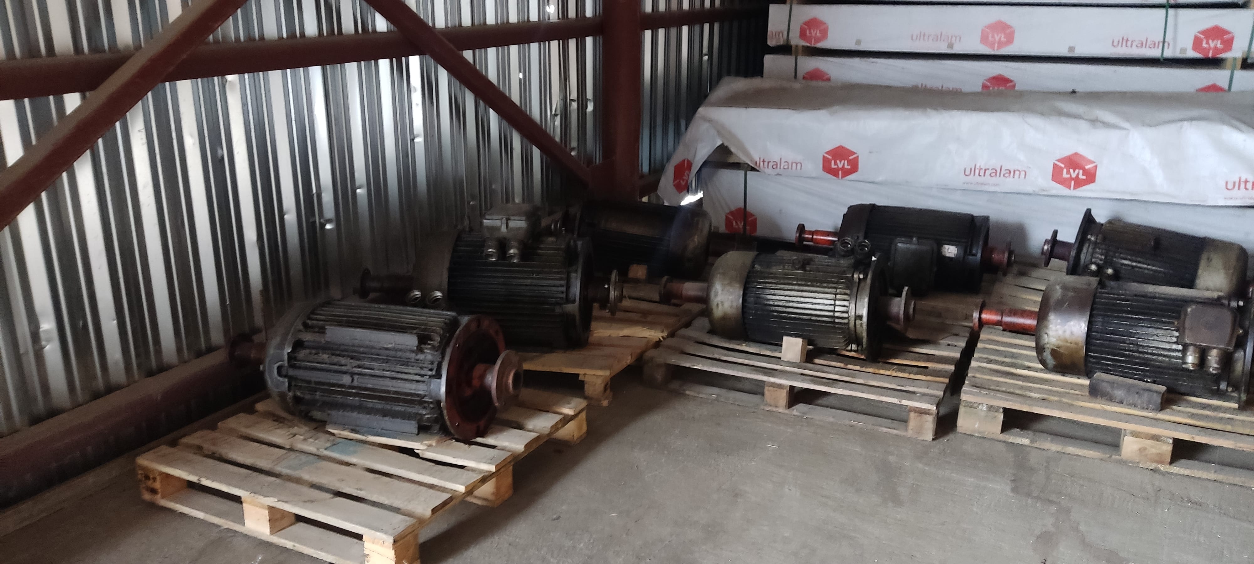 Чешские электродвигатели MEZ 30 кВт и 22 кВт б/у 380В  975 оборотов — фото 2