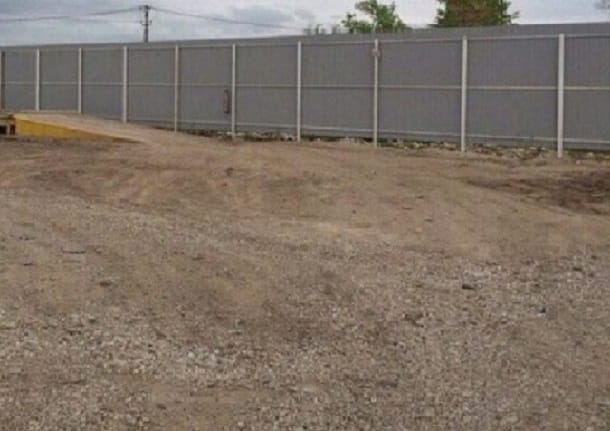 Сдам открытую площадку 8 сот. под торговлю