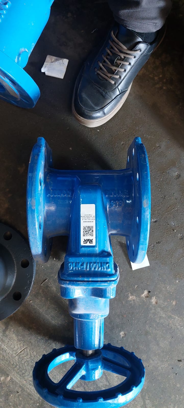 Куплю задвижки бу гидранты срочно