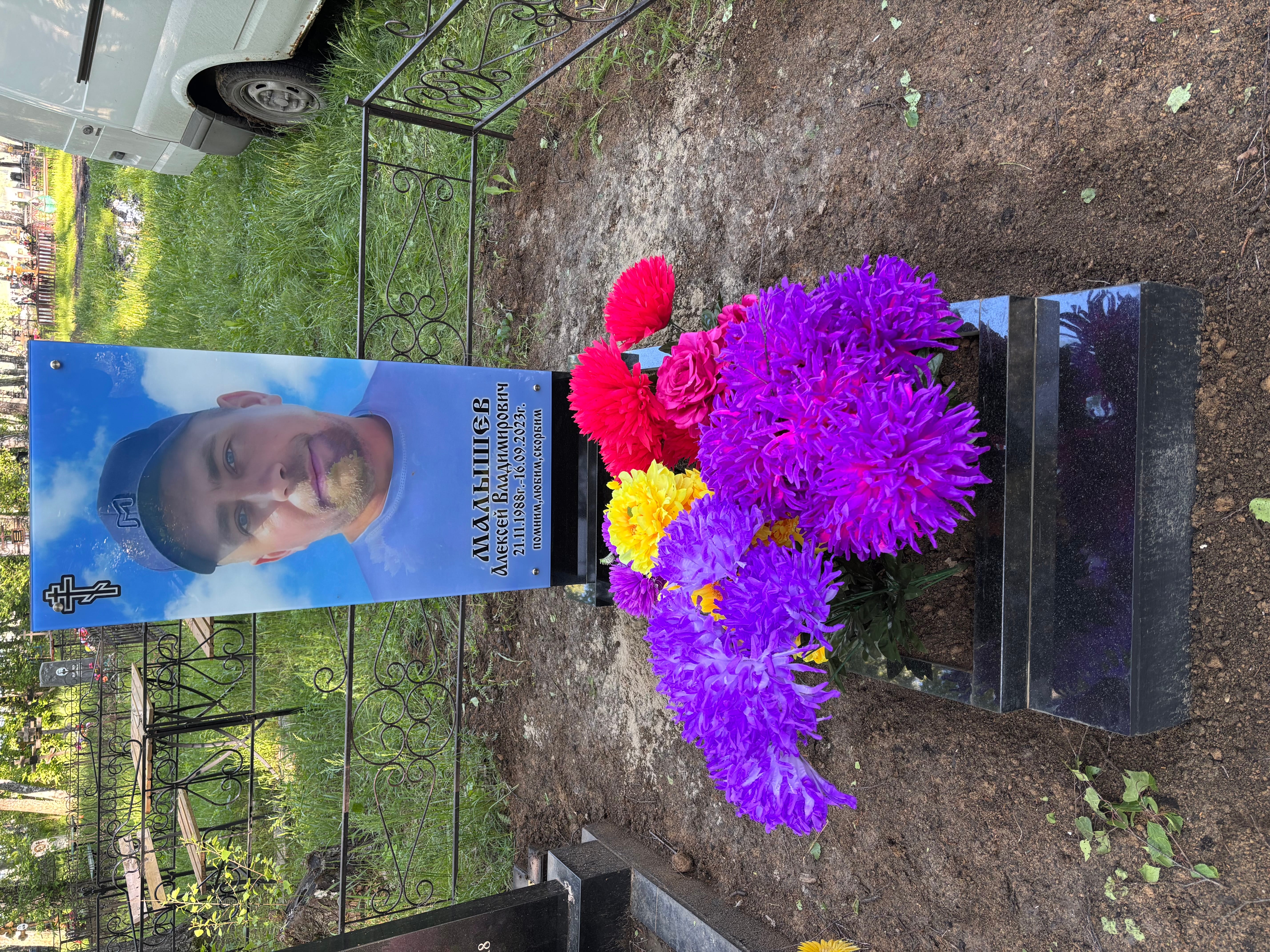 Памятник из гранита мрамора оградки венки