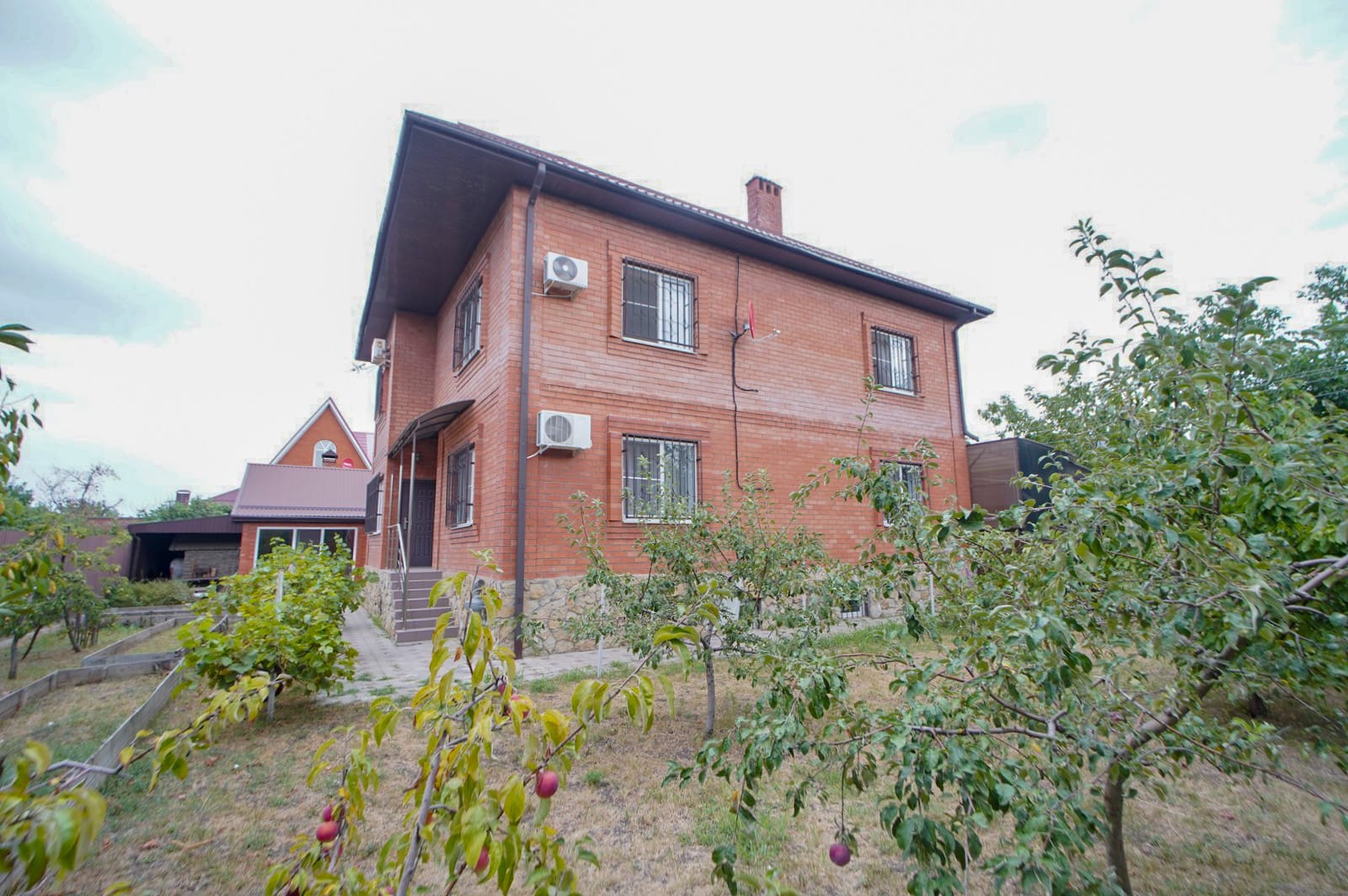 Большой дом с банным комплексом