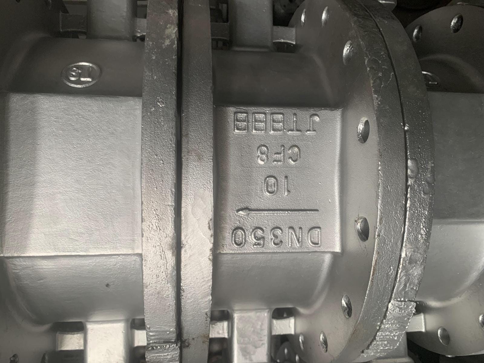 Затвор дисковый поворотный трехэксцентриковый фланцевый нержавеющий ру10 ду350 с редуктором