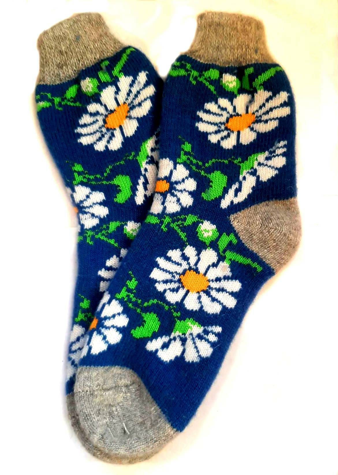 Шерстяные носки и варежки