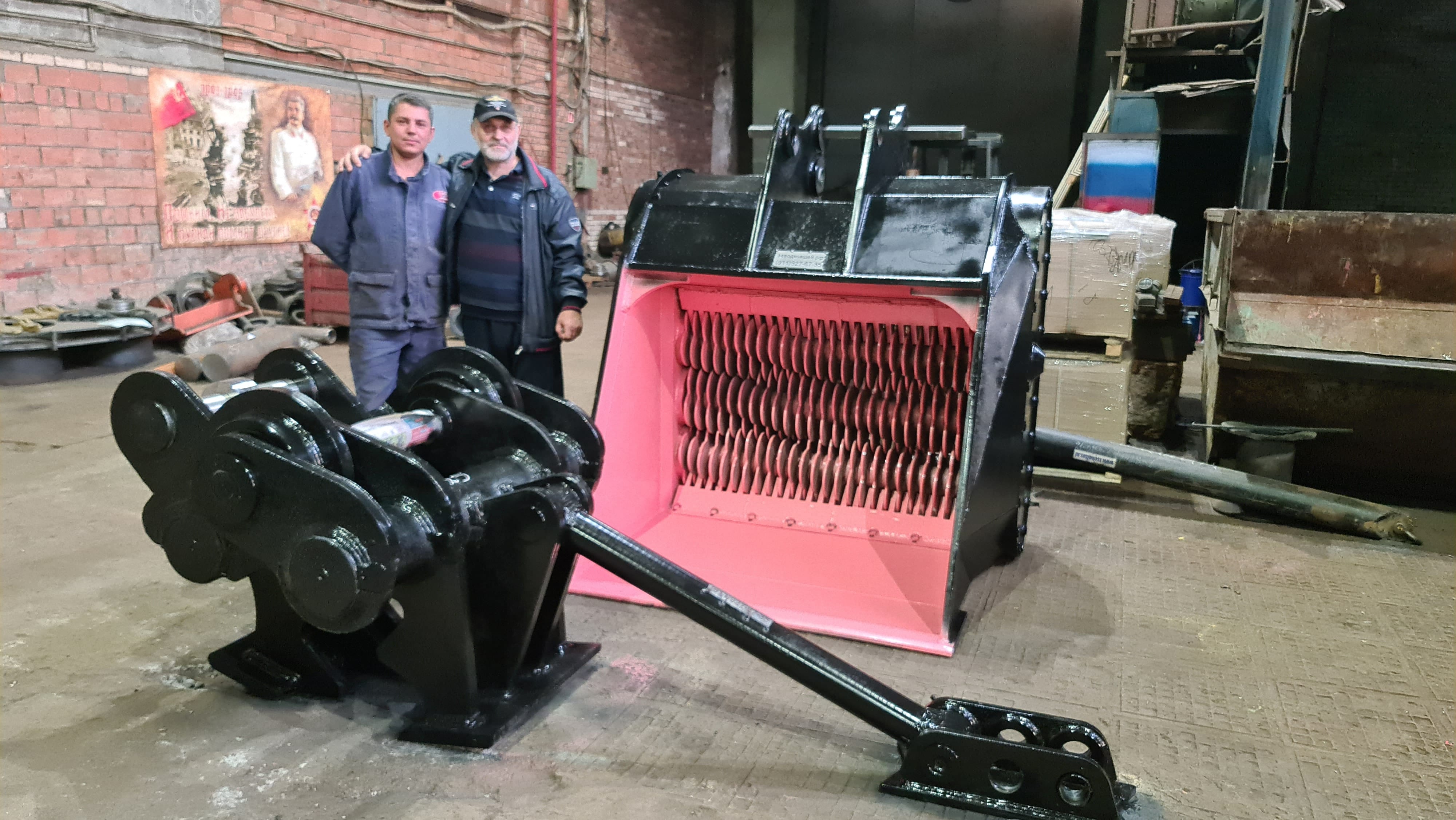 Валковый просеивающий ковш на шестернях. Смазывать вообще не надо