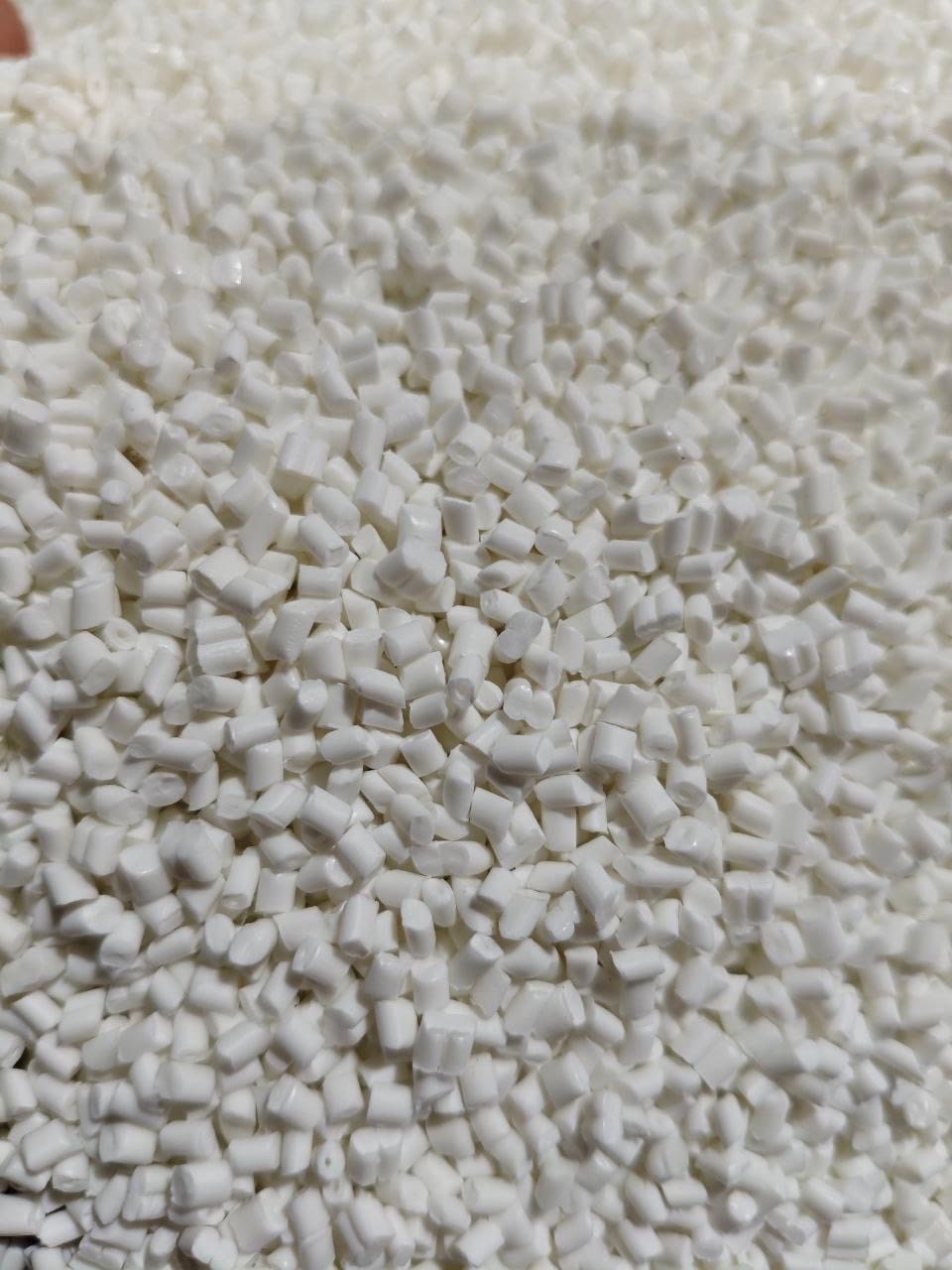 Продам гранулу пп . Цвет белый . птр - 25. По качеству - аналог первички .