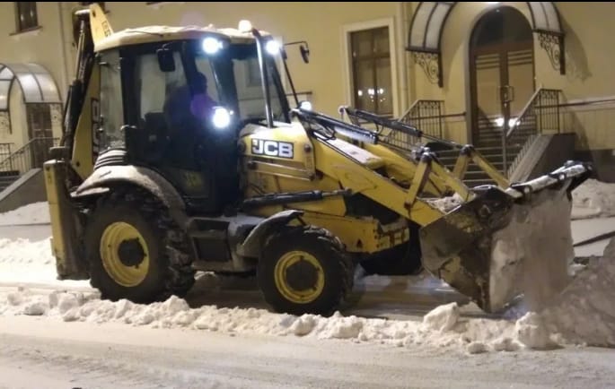 Срочная уборка снега с погрузкой СПб