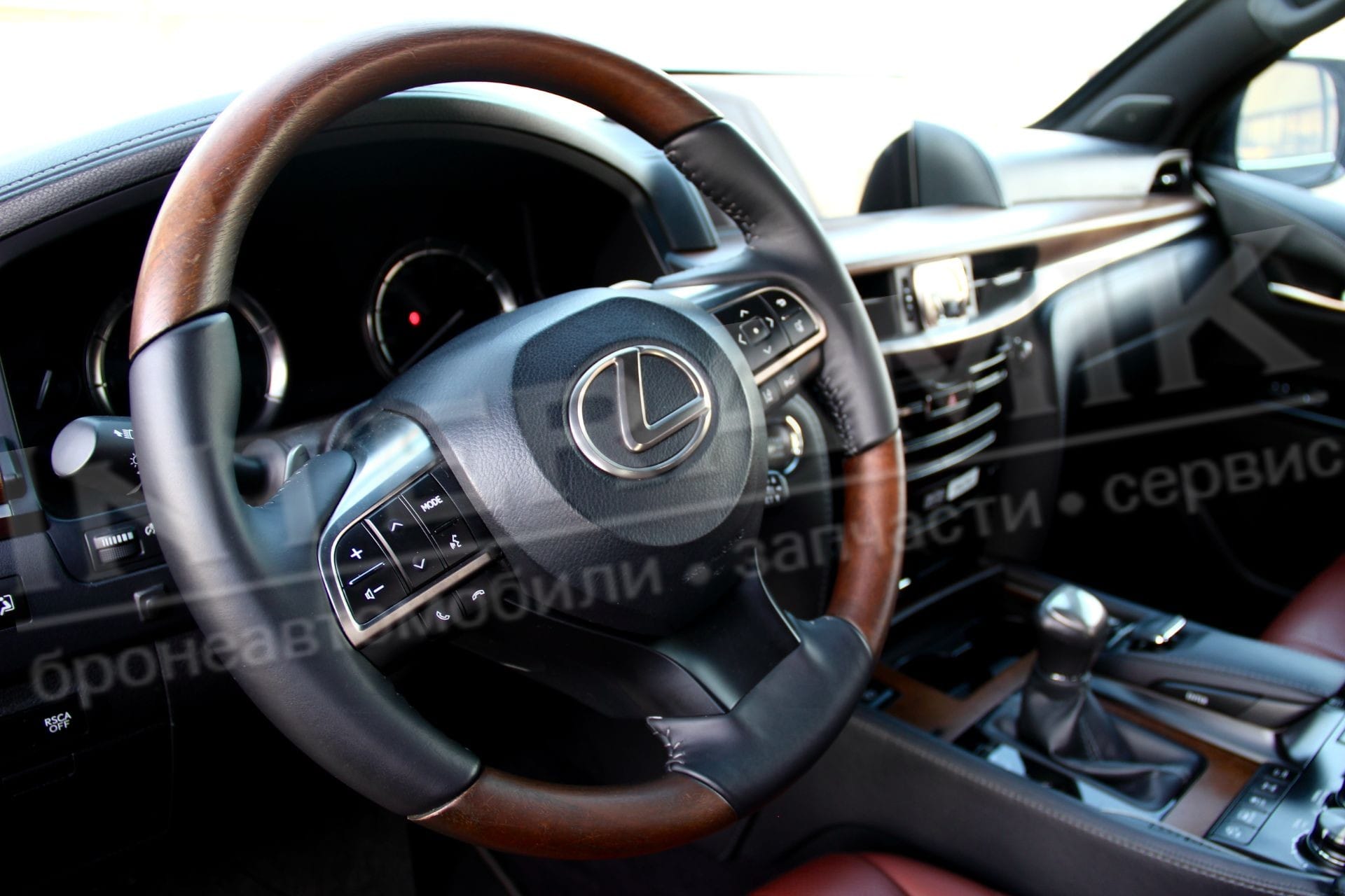 Lexus LX 570 бронированный (В6/В7) 2017г — фото 2