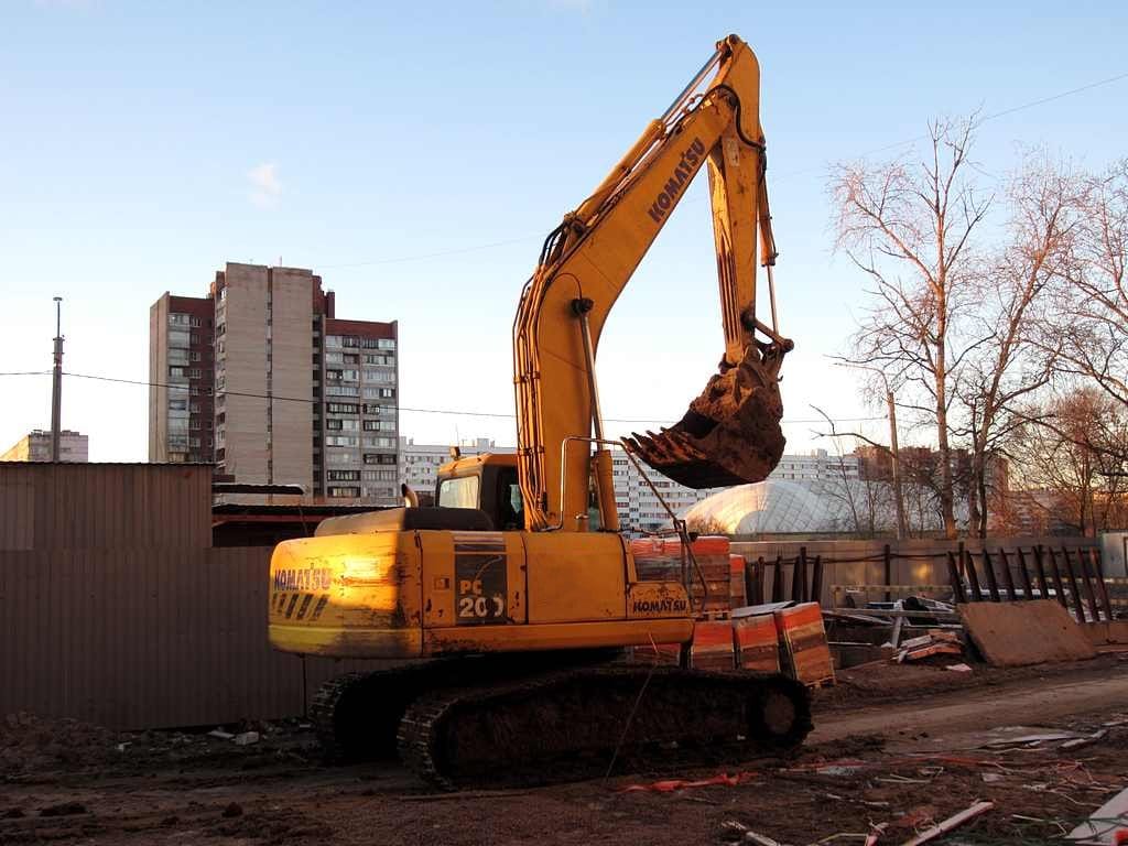 Гусеничный экскаватор Komatsu 200, 2010 г, идеал.сост — фото 4