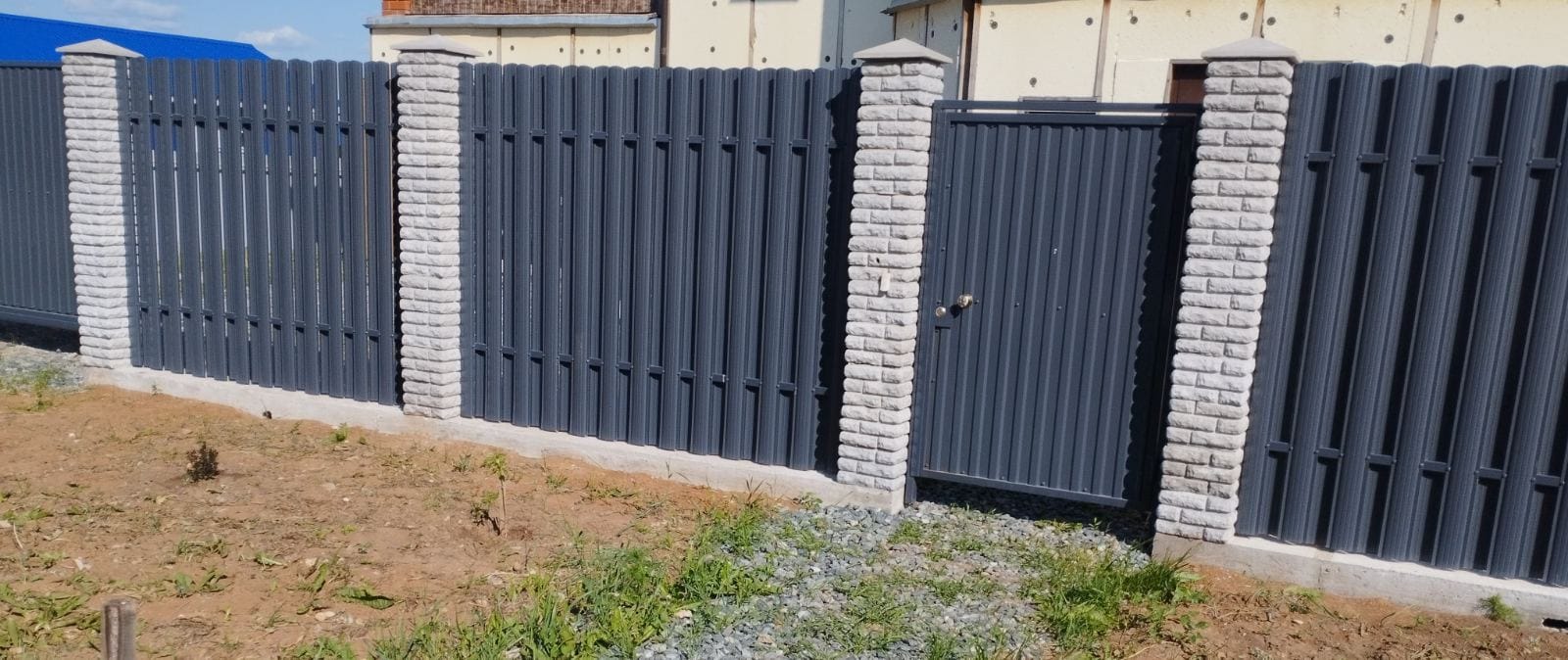 Блок заборного столба "Колотый кирпич" 300*300*200