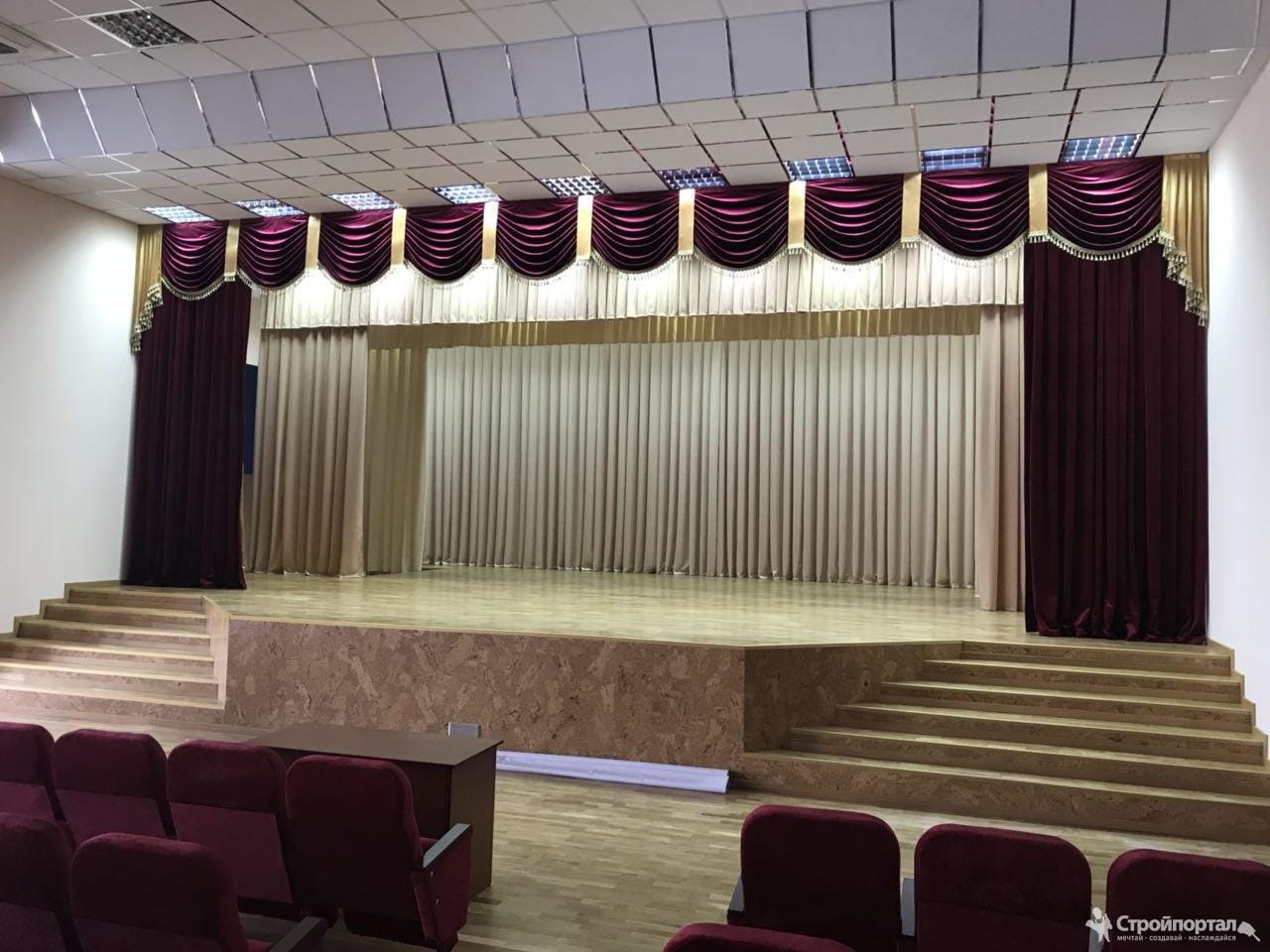 Пошив  одежды сцены  на сцену в Москве из негорючей ткани.